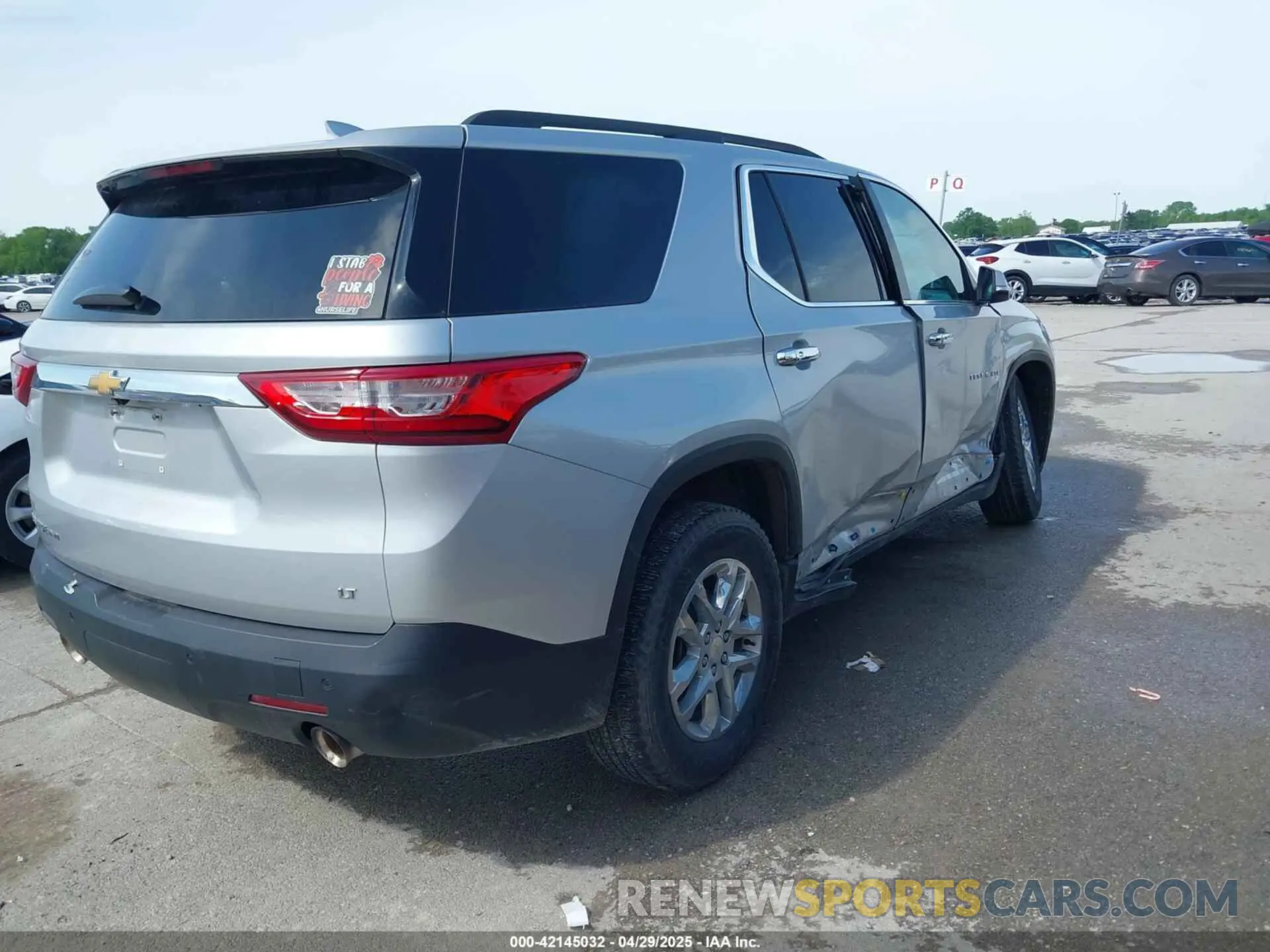 4 Photograph of a damaged car 1GNEVGKW6MJ162515 CHEVROLET TRAVERSE 2021