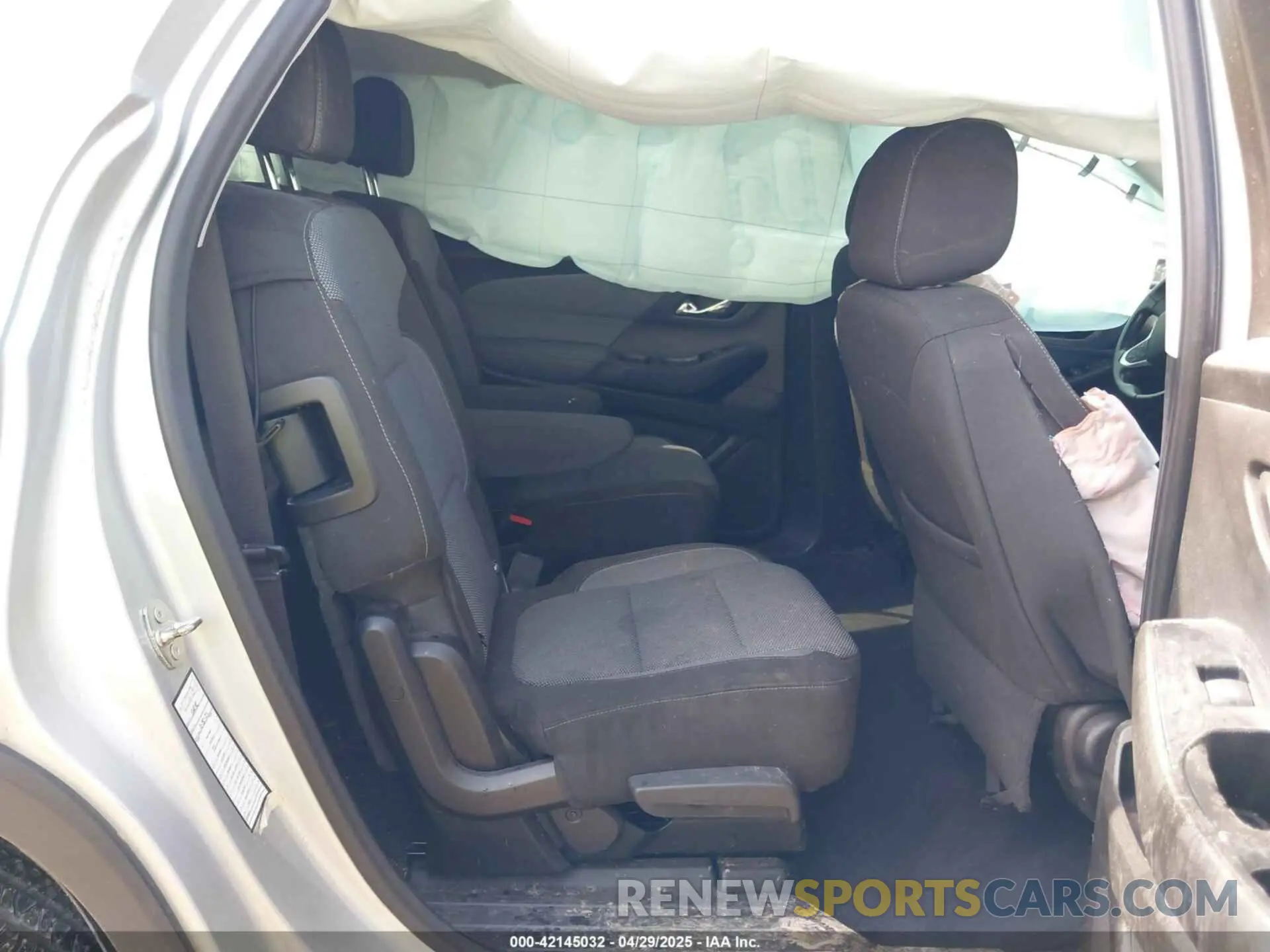 8 Photograph of a damaged car 1GNEVGKW6MJ162515 CHEVROLET TRAVERSE 2021