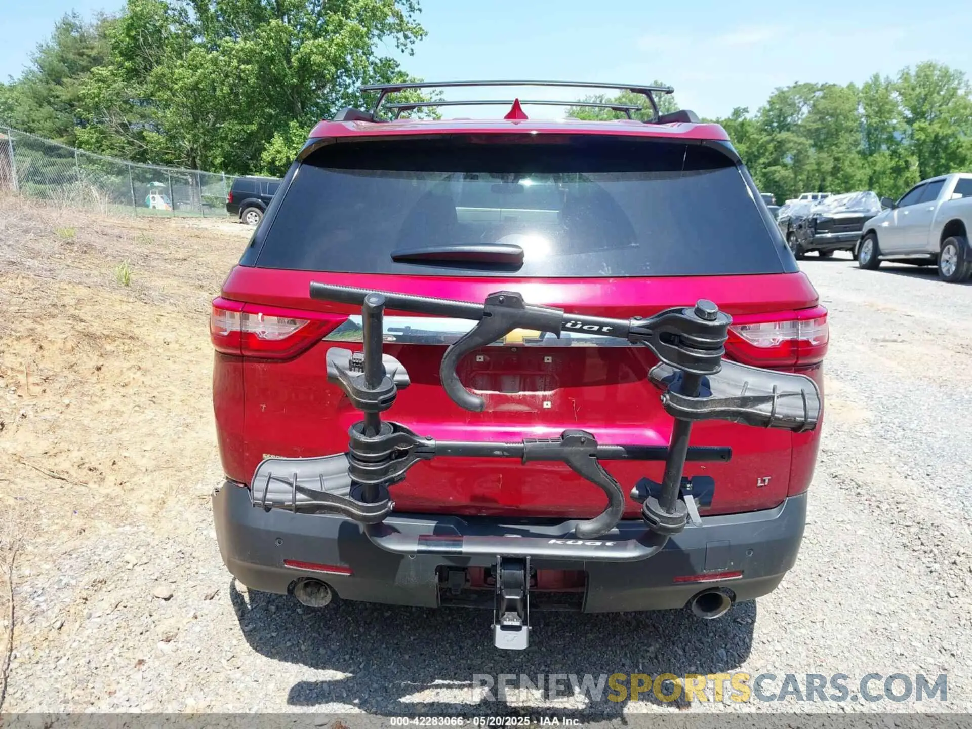 17 Photograph of a damaged car 1GNEVGKW7MJ171854 CHEVROLET TRAVERSE 2021