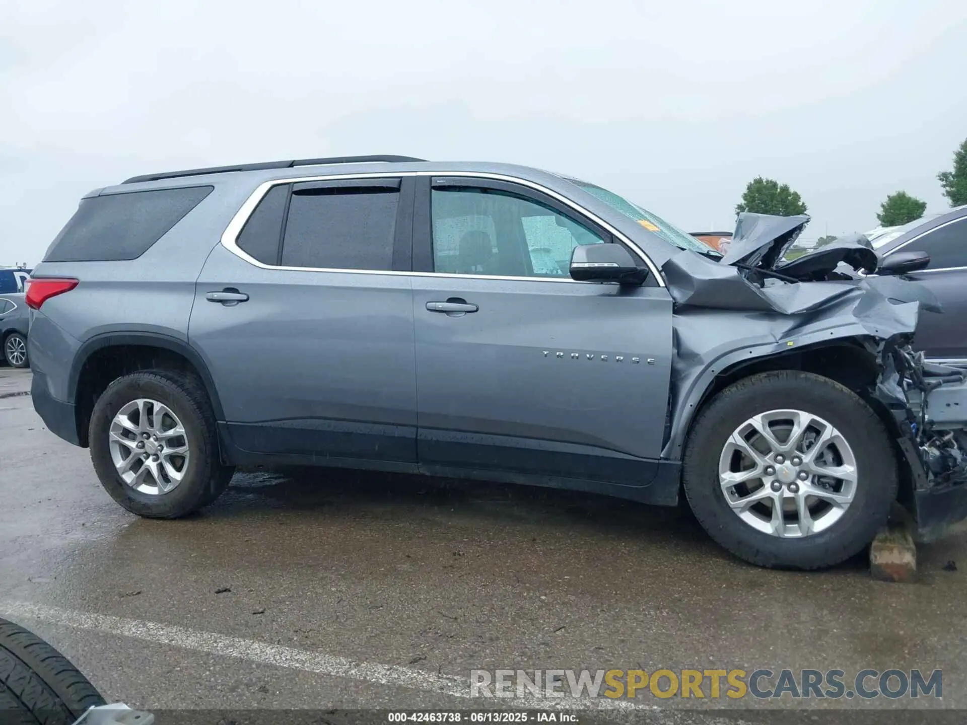 13 Photograph of a damaged car 1GNEVGKW7MJ181364 CHEVROLET TRAVERSE 2021