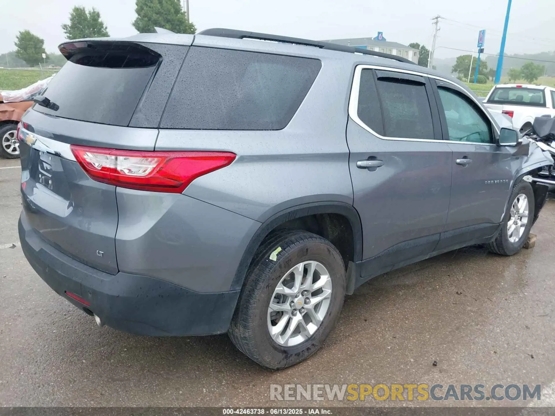 4 Photograph of a damaged car 1GNEVGKW7MJ181364 CHEVROLET TRAVERSE 2021