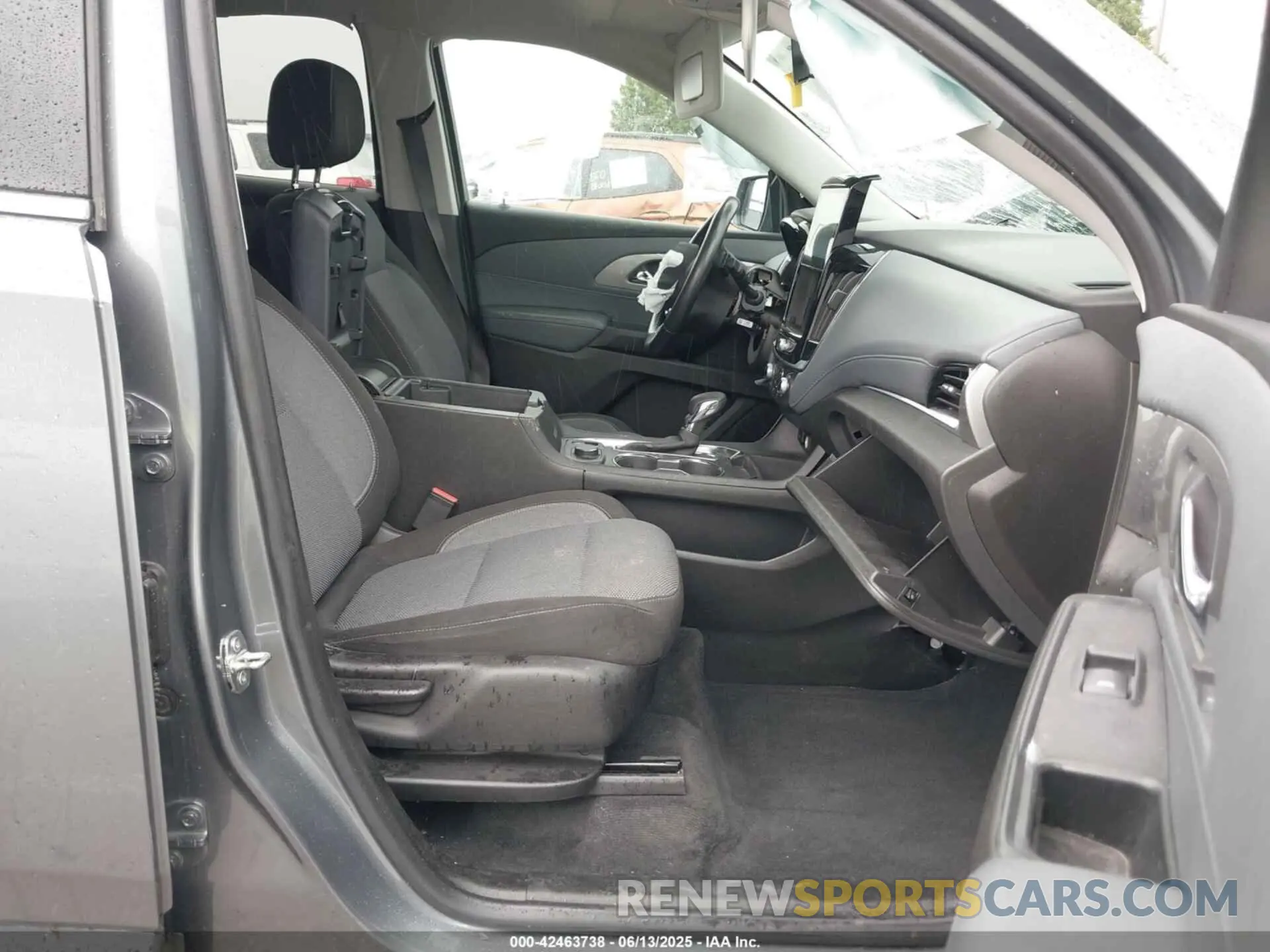 5 Photograph of a damaged car 1GNEVGKW7MJ181364 CHEVROLET TRAVERSE 2021