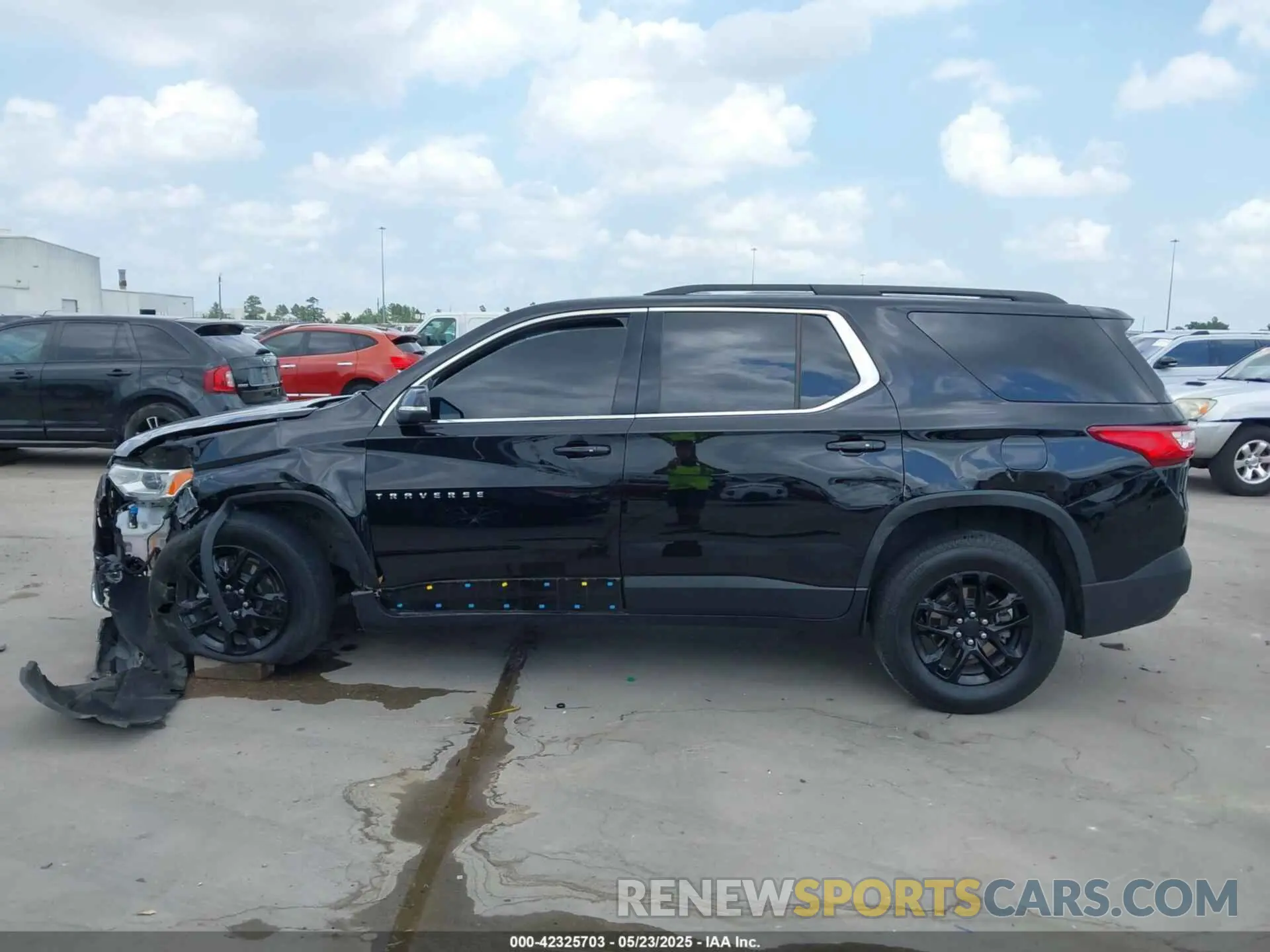 14 Photograph of a damaged car 1GNEVGKW7MJ257553 CHEVROLET TRAVERSE 2021