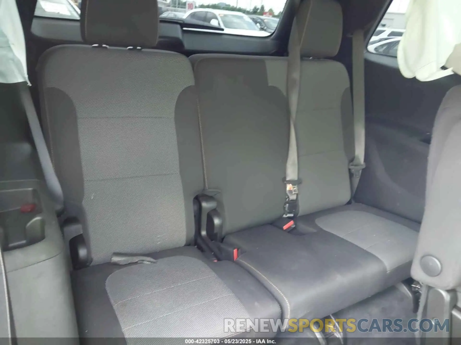 17 Photograph of a damaged car 1GNEVGKW7MJ257553 CHEVROLET TRAVERSE 2021
