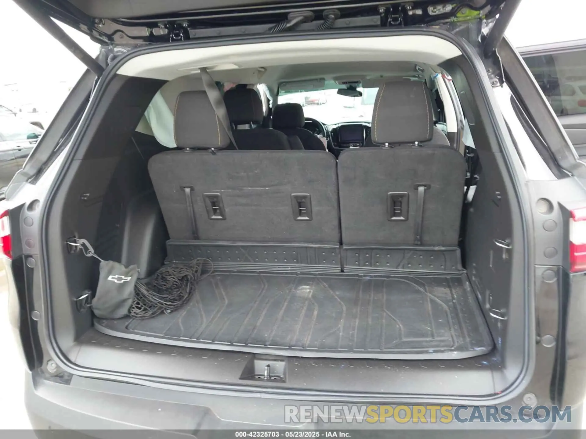 18 Photograph of a damaged car 1GNEVGKW7MJ257553 CHEVROLET TRAVERSE 2021