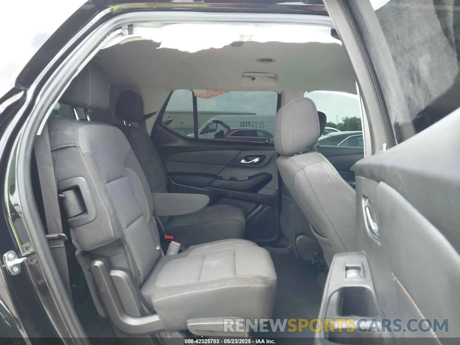 8 Photograph of a damaged car 1GNEVGKW7MJ257553 CHEVROLET TRAVERSE 2021