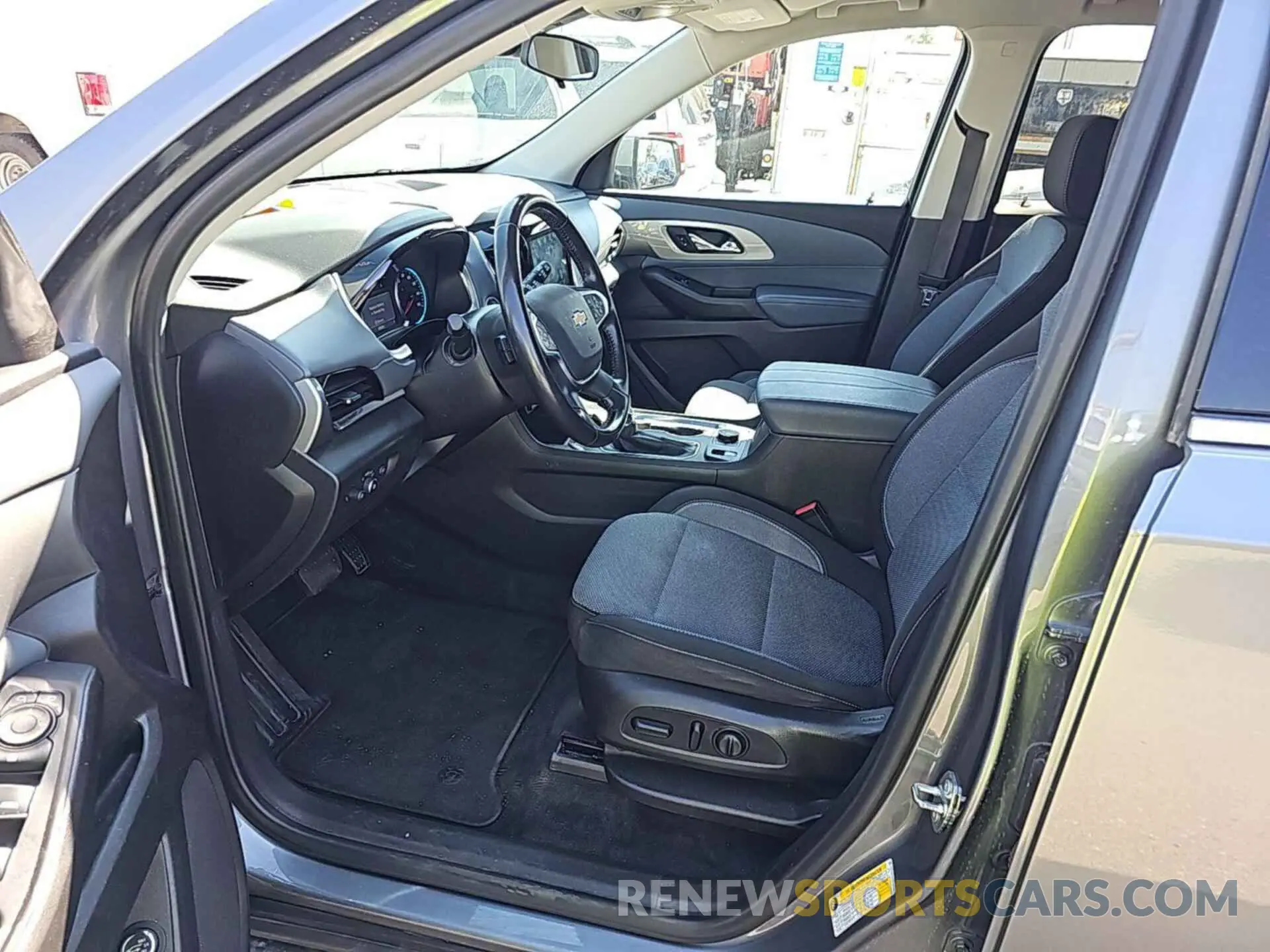 8 Photograph of a damaged car 1GNEVGKW8MJ185066 CHEVROLET TRAVERSE 2021