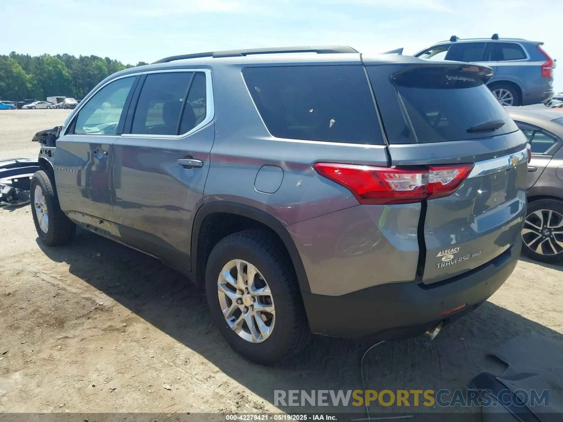 3 Photograph of a damaged car 1GNEVGKW8MJ193233 CHEVROLET TRAVERSE 2021