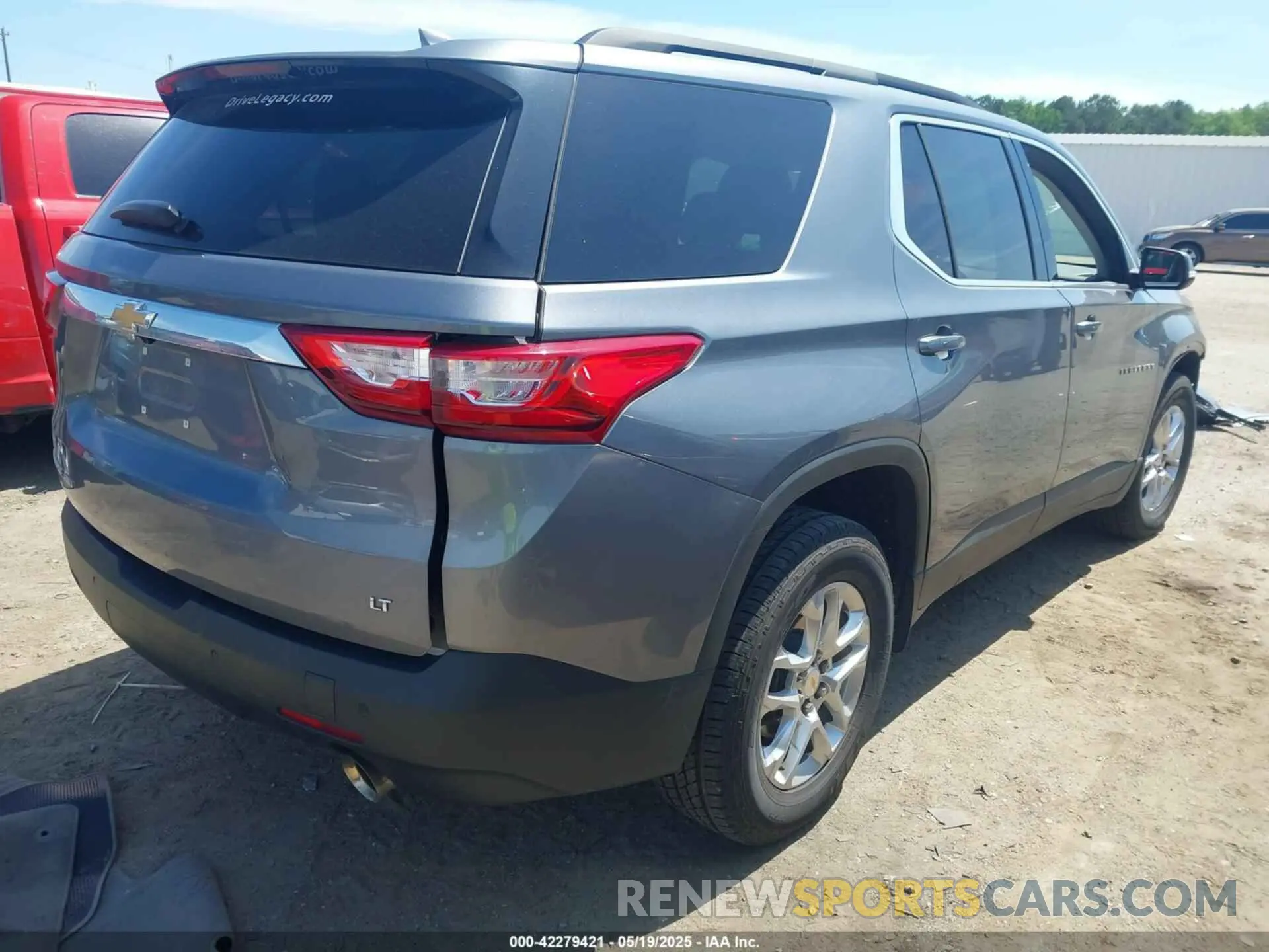 4 Photograph of a damaged car 1GNEVGKW8MJ193233 CHEVROLET TRAVERSE 2021