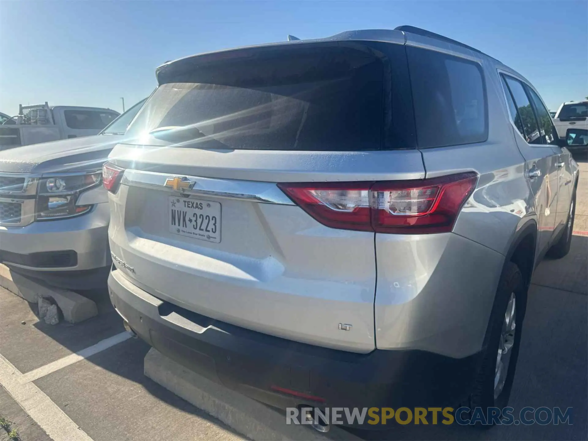 14 Photograph of a damaged car 1GNEVHKW0MJ167781 CHEVROLET TRAVERSE 2021