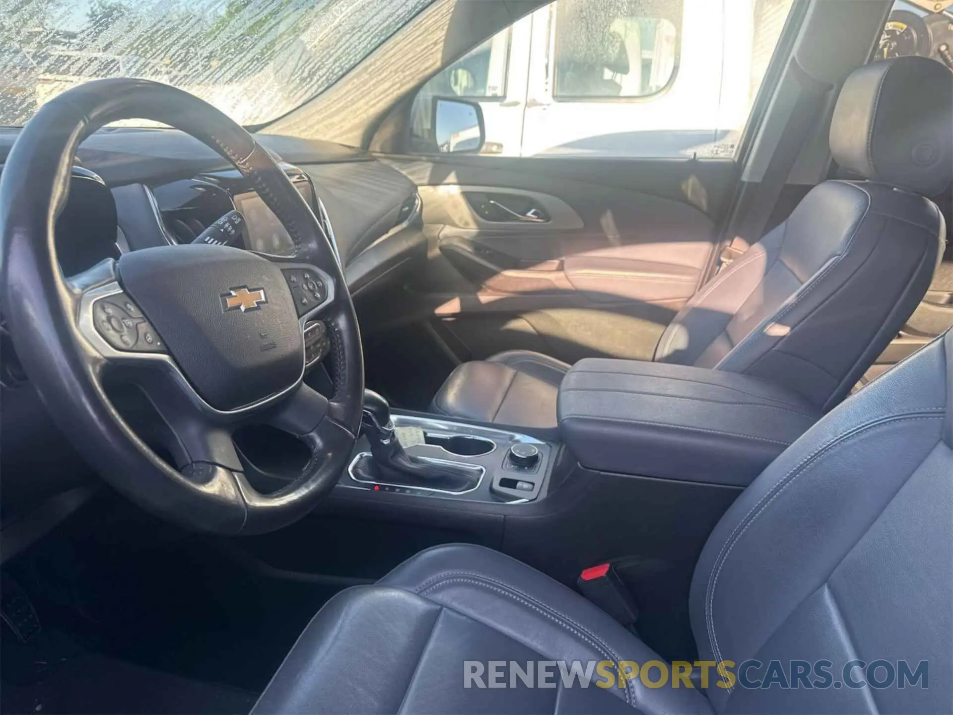8 Photograph of a damaged car 1GNEVHKW0MJ167781 CHEVROLET TRAVERSE 2021