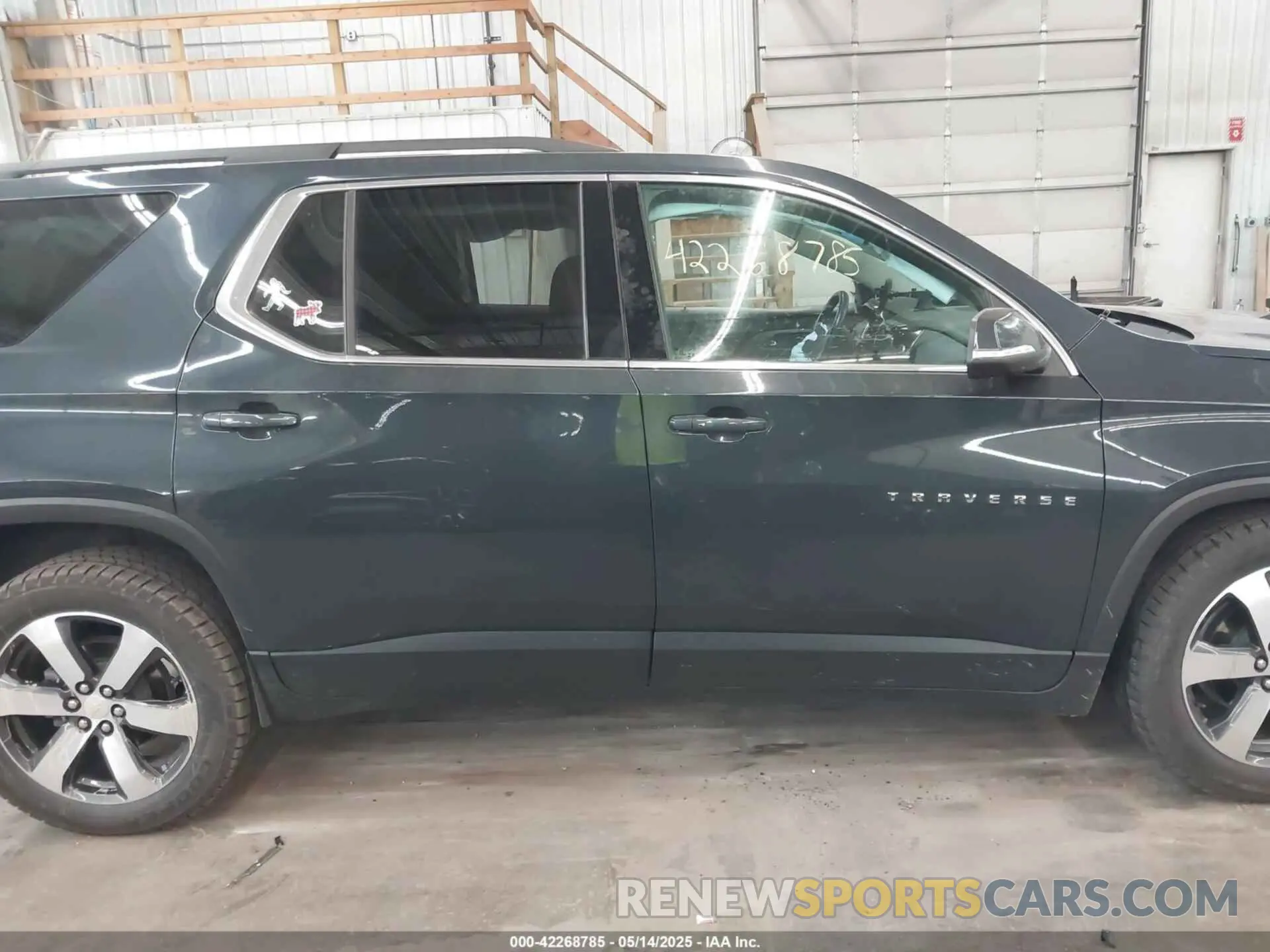 14 Photograph of a damaged car 1GNEVHKW1MJ124681 CHEVROLET TRAVERSE 2021