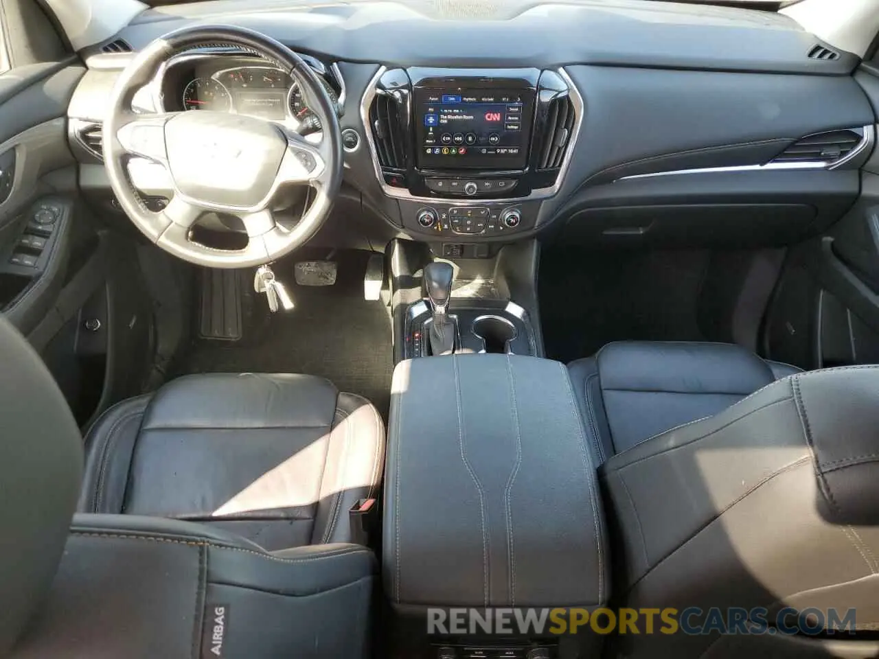 8 Photograph of a damaged car 1GNEVHKW1MJ175582 CHEVROLET TRAVERSE 2021