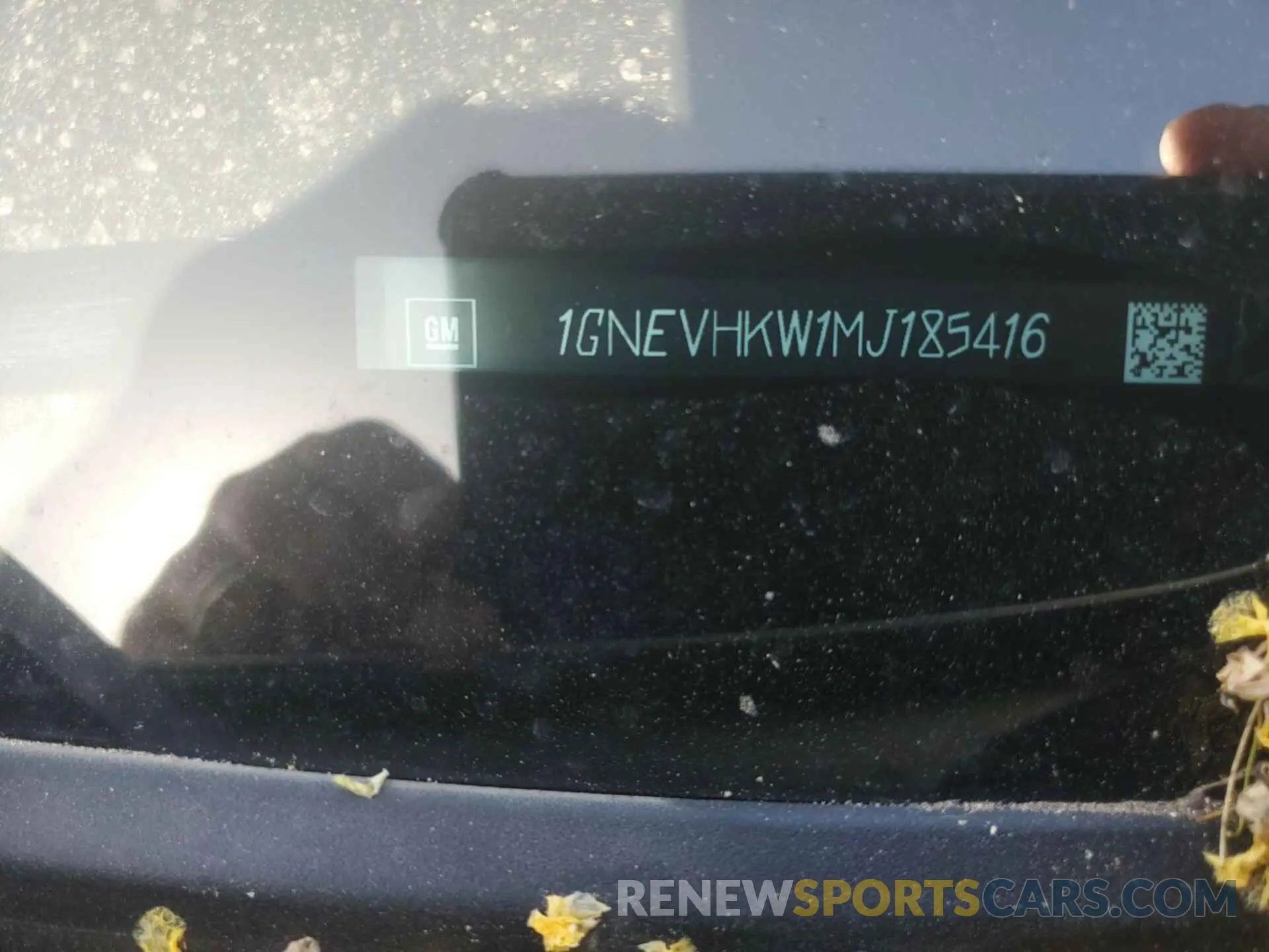 1 Photograph of a damaged car 1GNEVHKW1MJ185416 CHEVROLET TRAVERSE 2021