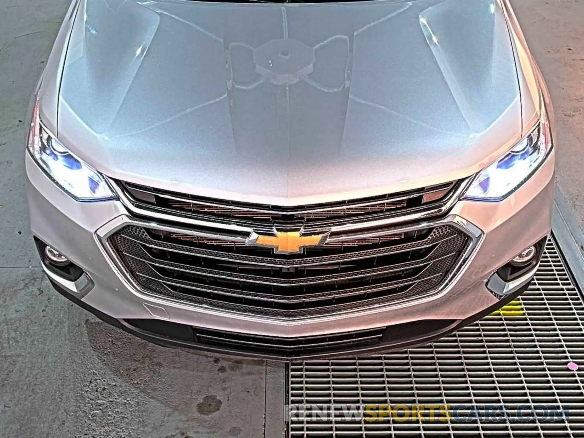 11 Photograph of a damaged car 1GNEVHKW1MJ185416 CHEVROLET TRAVERSE 2021