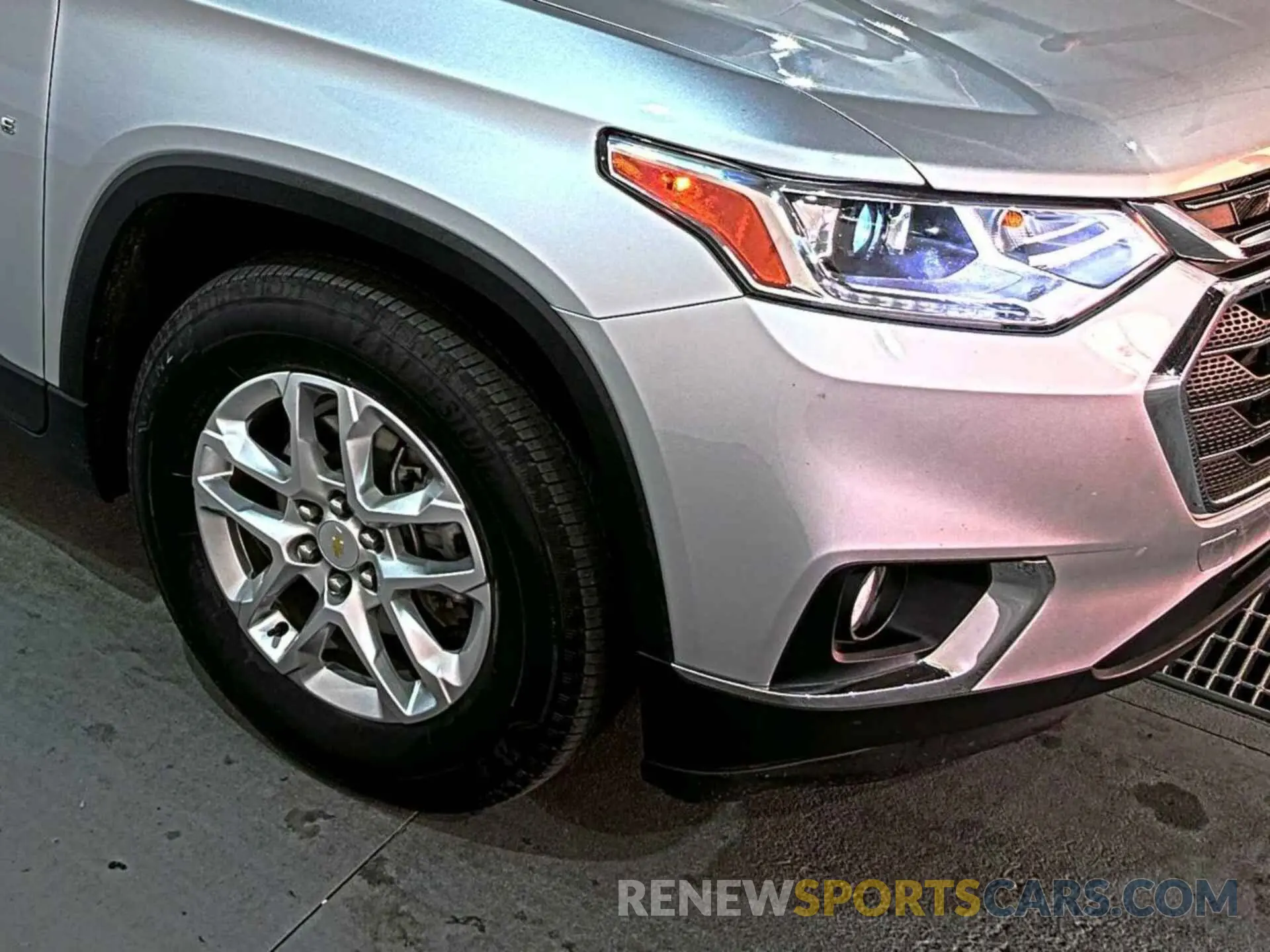 5 Photograph of a damaged car 1GNEVHKW1MJ185416 CHEVROLET TRAVERSE 2021