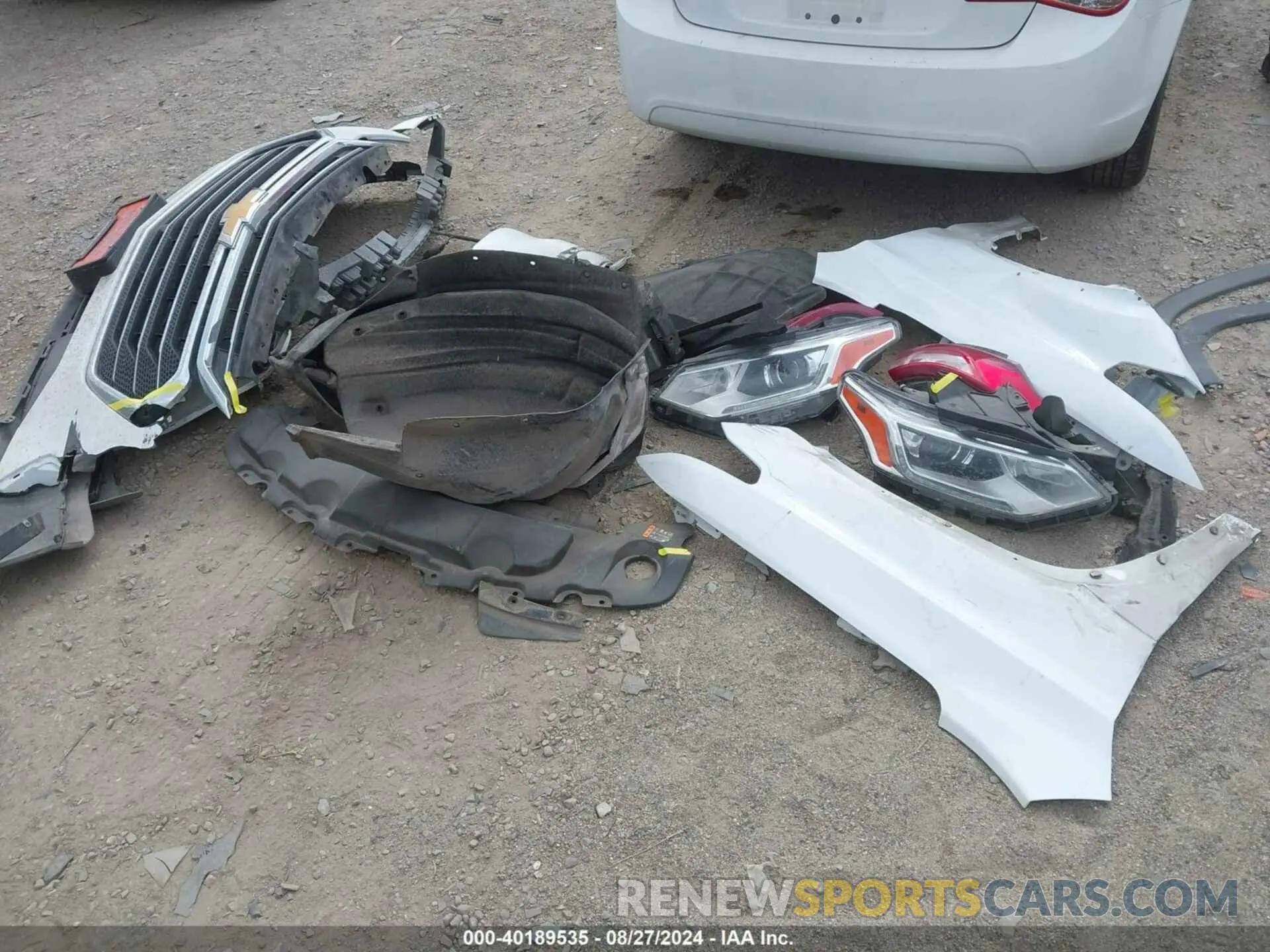 12 Photograph of a damaged car 1GNEVHKW1MJ213554 CHEVROLET TRAVERSE 2021