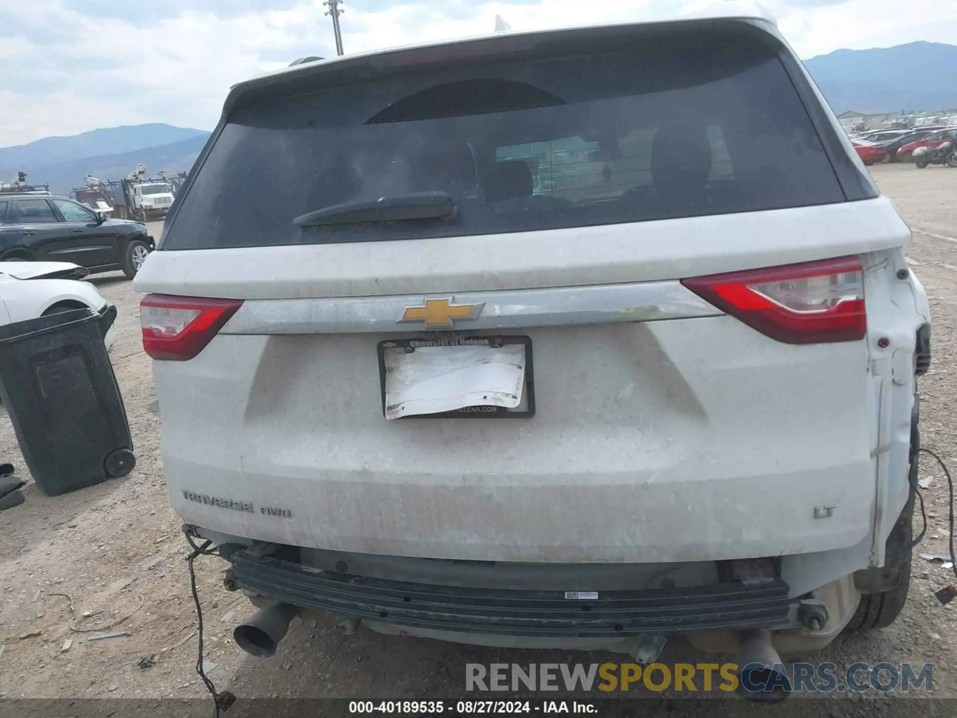 17 Photograph of a damaged car 1GNEVHKW1MJ213554 CHEVROLET TRAVERSE 2021