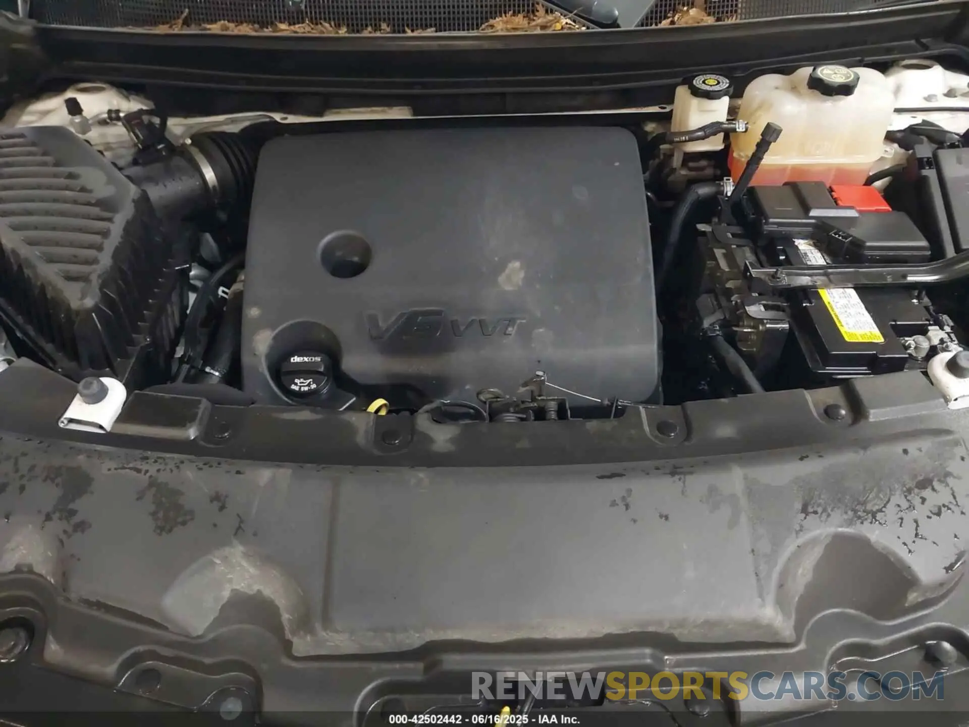 10 Photograph of a damaged car 1GNEVHKW1MJ270210 CHEVROLET TRAVERSE 2021
