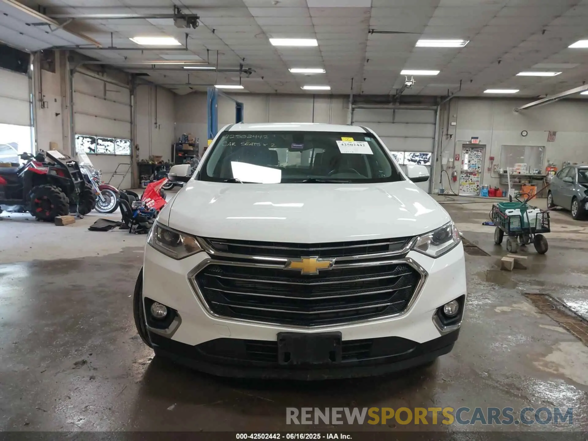 12 Photograph of a damaged car 1GNEVHKW1MJ270210 CHEVROLET TRAVERSE 2021