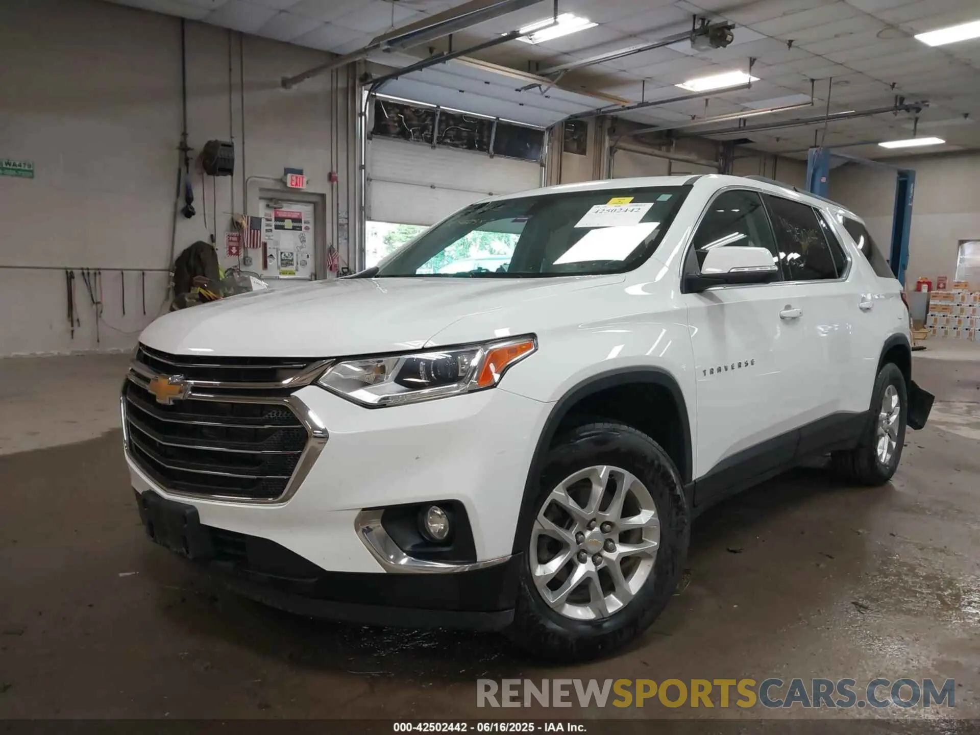 2 Photograph of a damaged car 1GNEVHKW1MJ270210 CHEVROLET TRAVERSE 2021