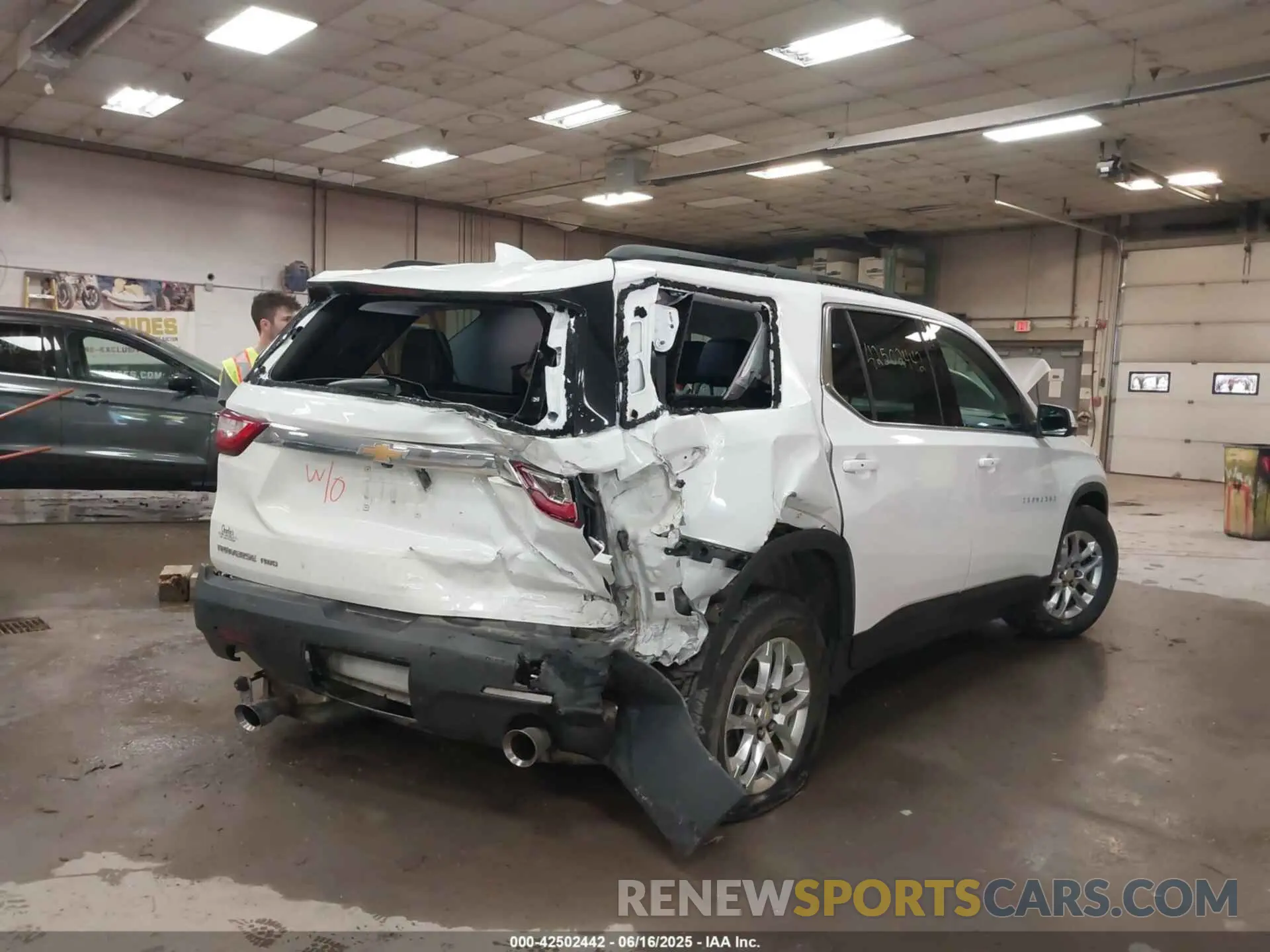 4 Photograph of a damaged car 1GNEVHKW1MJ270210 CHEVROLET TRAVERSE 2021