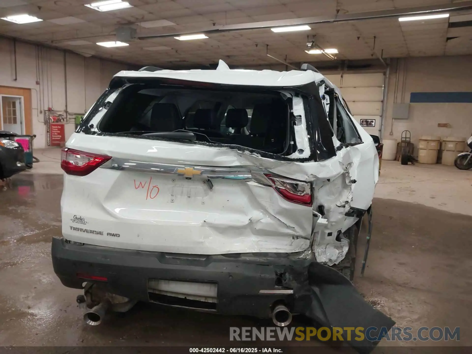 6 Photograph of a damaged car 1GNEVHKW1MJ270210 CHEVROLET TRAVERSE 2021