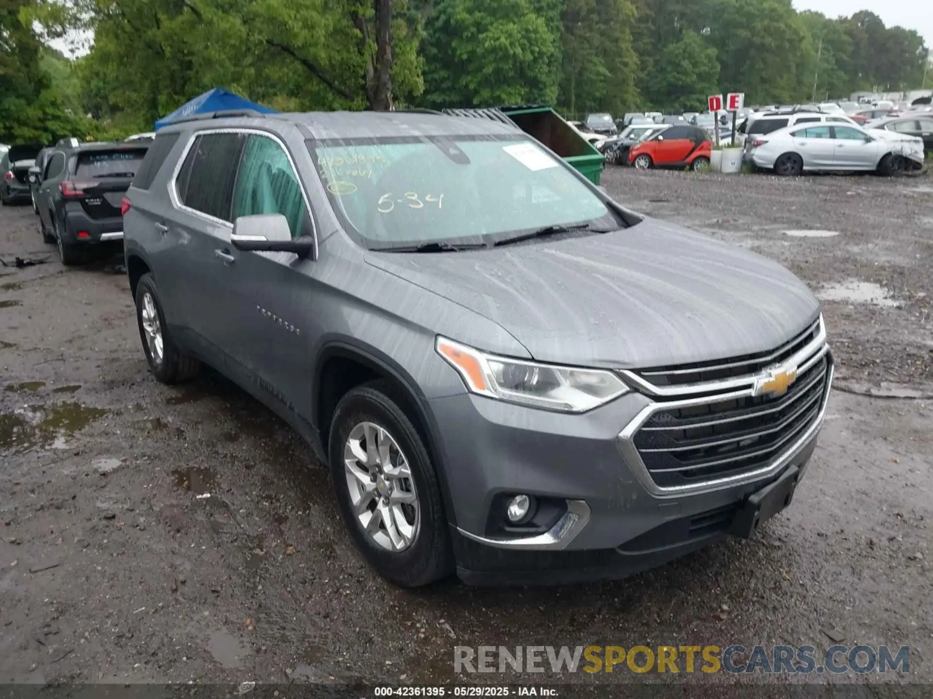 1 Photograph of a damaged car 1GNEVHKW2MJ118405 CHEVROLET TRAVERSE 2021
