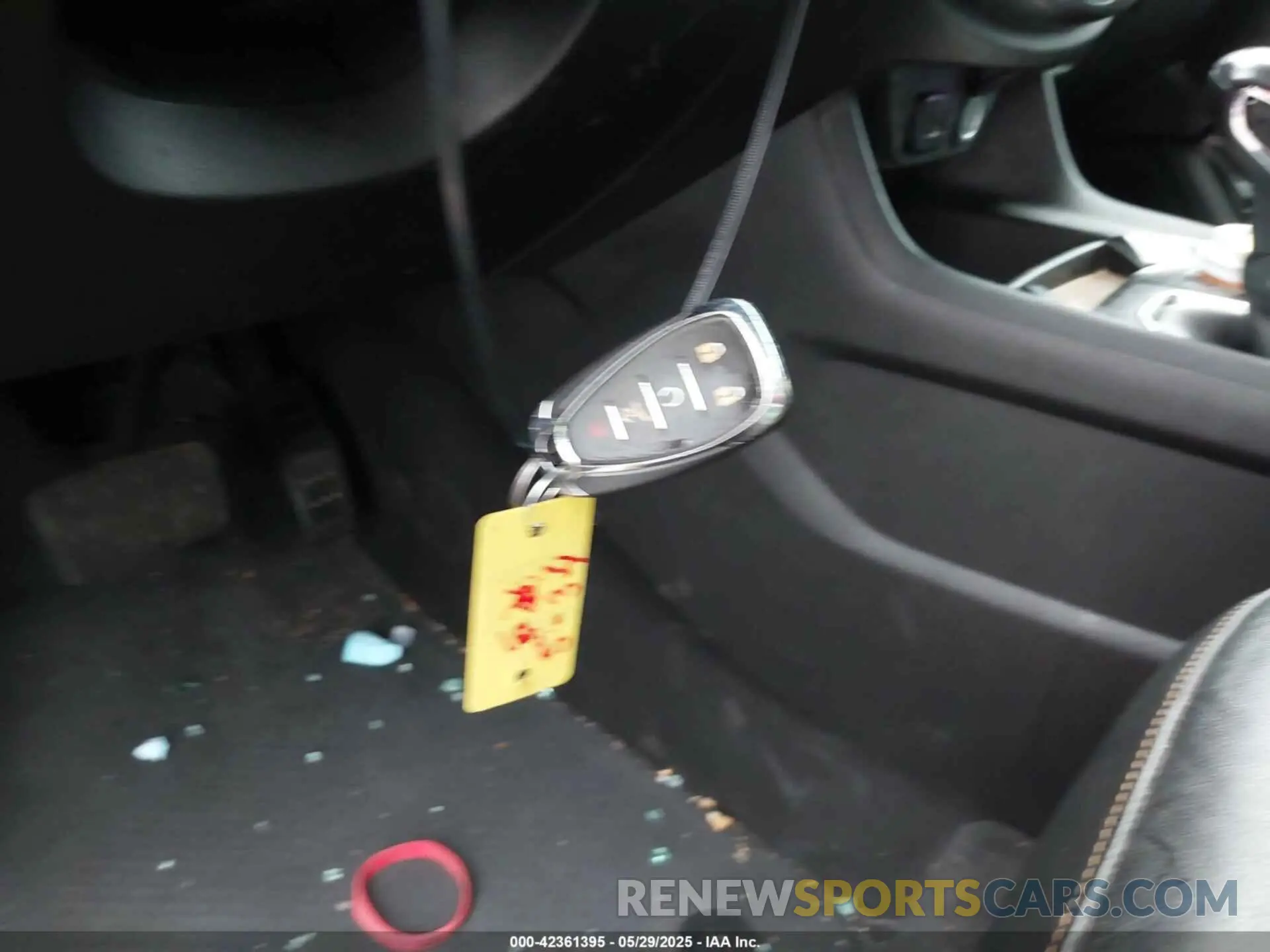 11 Photograph of a damaged car 1GNEVHKW2MJ118405 CHEVROLET TRAVERSE 2021