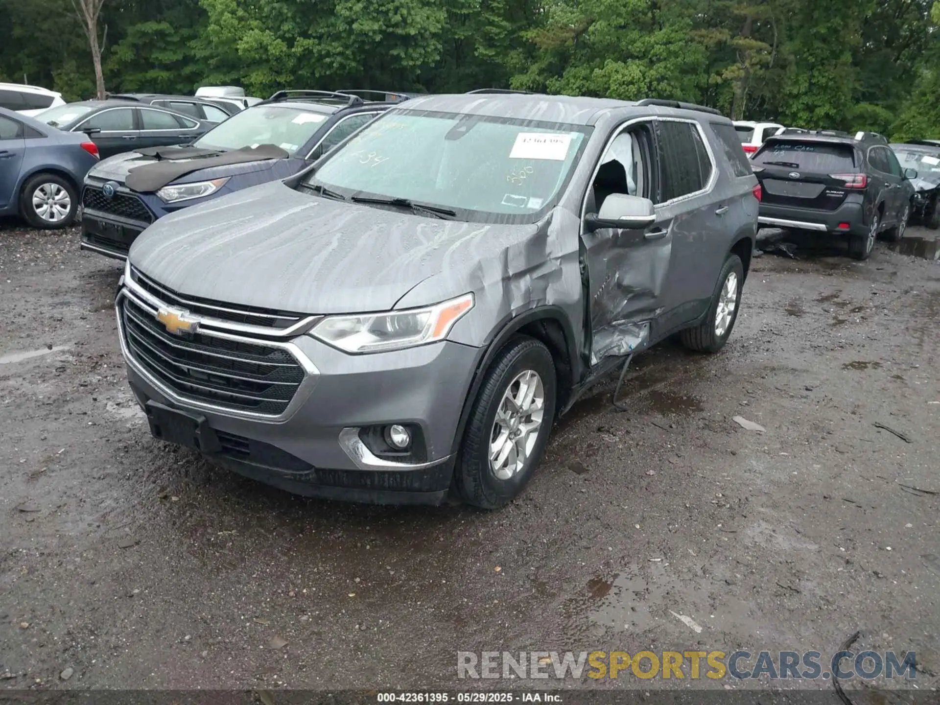 2 Photograph of a damaged car 1GNEVHKW2MJ118405 CHEVROLET TRAVERSE 2021