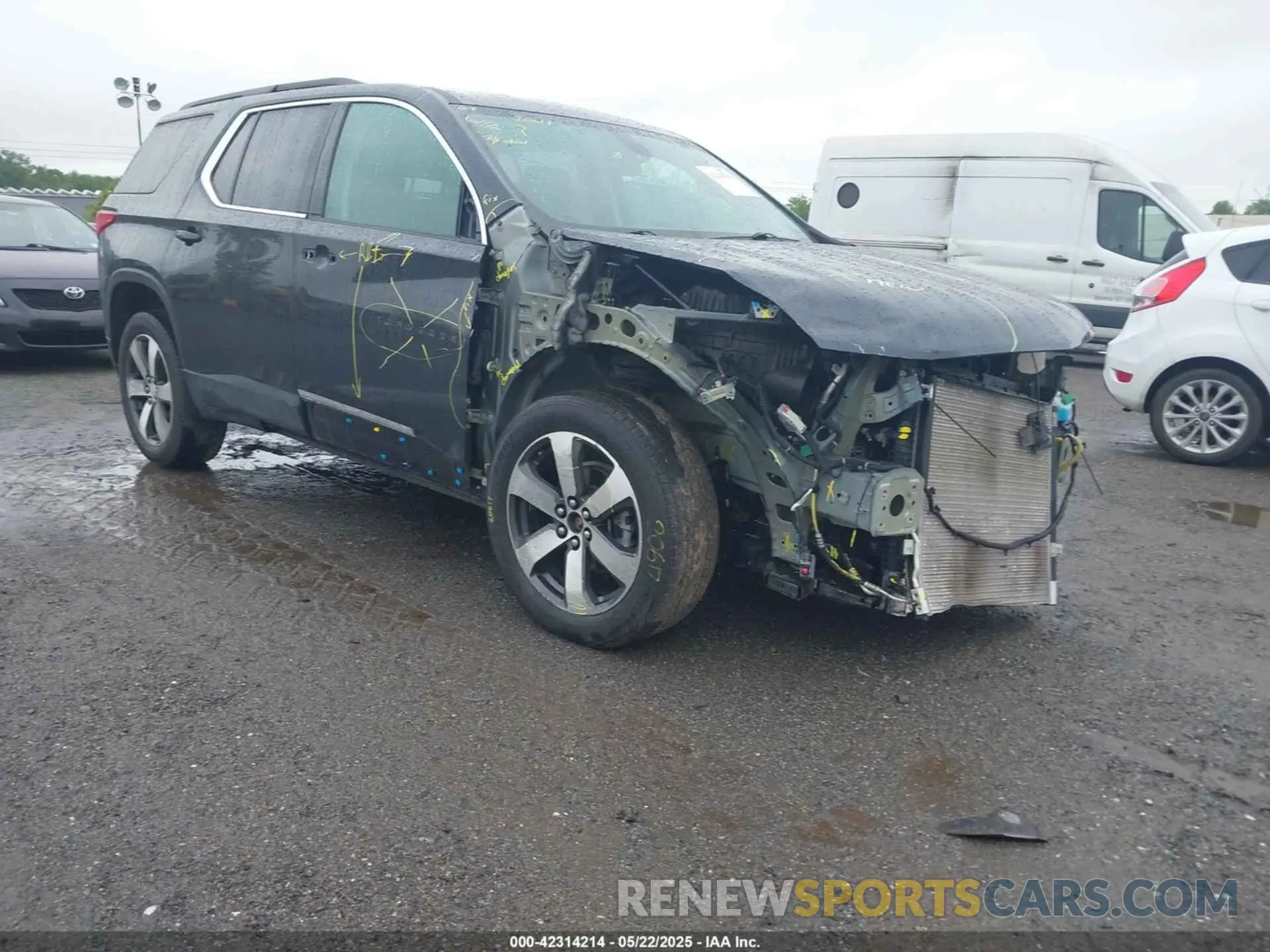 1 Photograph of a damaged car 1GNEVHKW2MJ195002 CHEVROLET TRAVERSE 2021