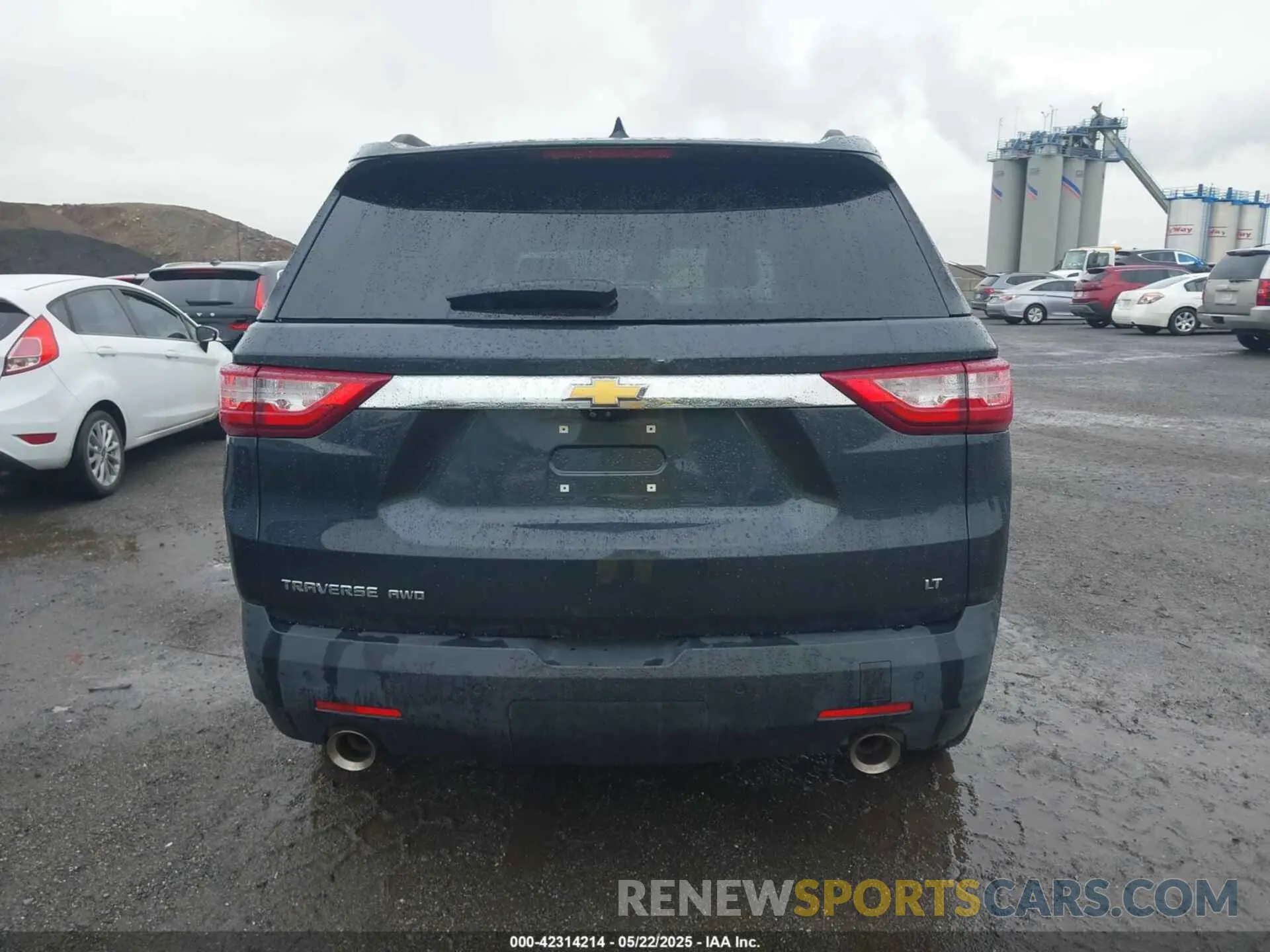 16 Photograph of a damaged car 1GNEVHKW2MJ195002 CHEVROLET TRAVERSE 2021