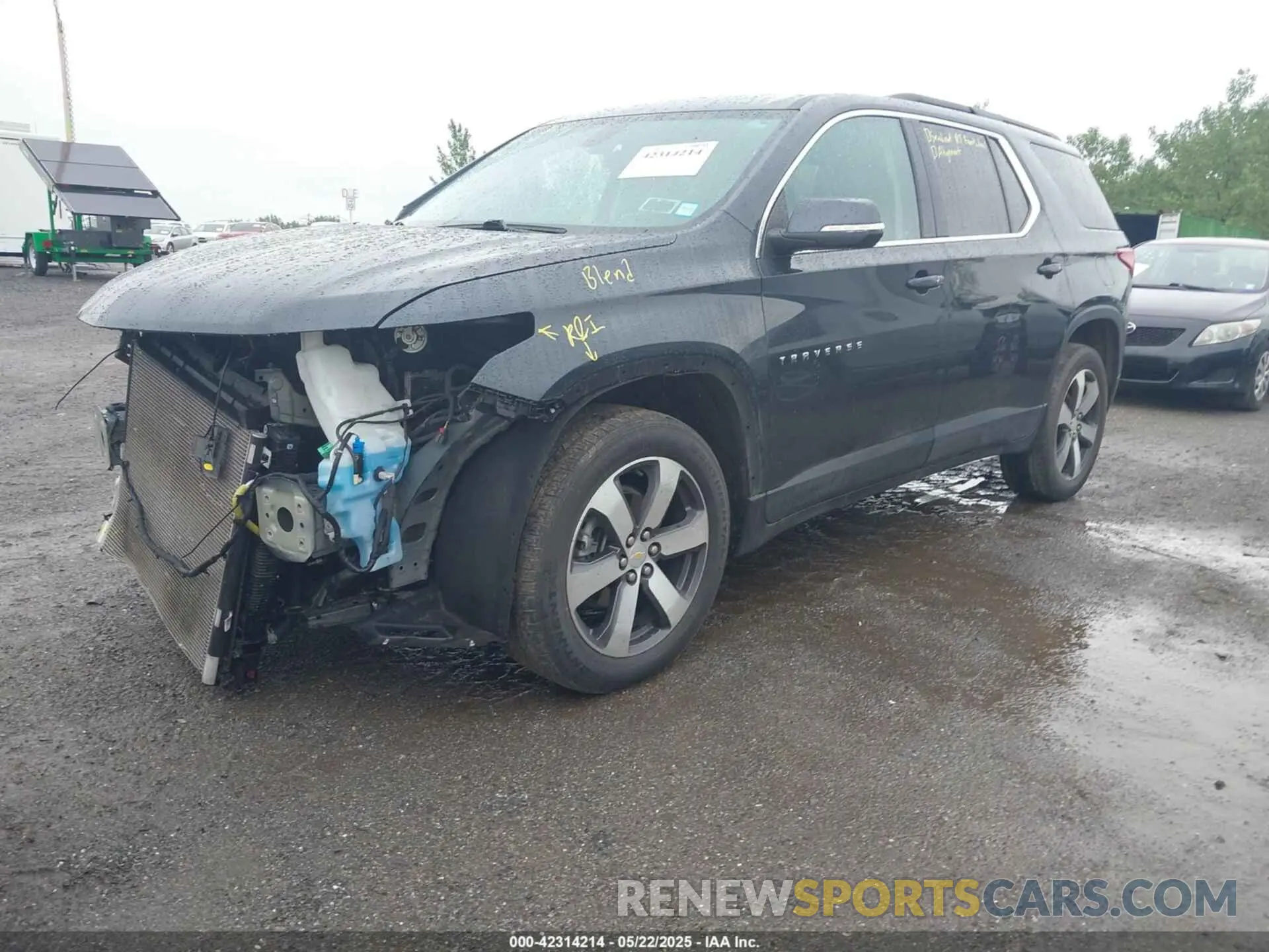 2 Photograph of a damaged car 1GNEVHKW2MJ195002 CHEVROLET TRAVERSE 2021