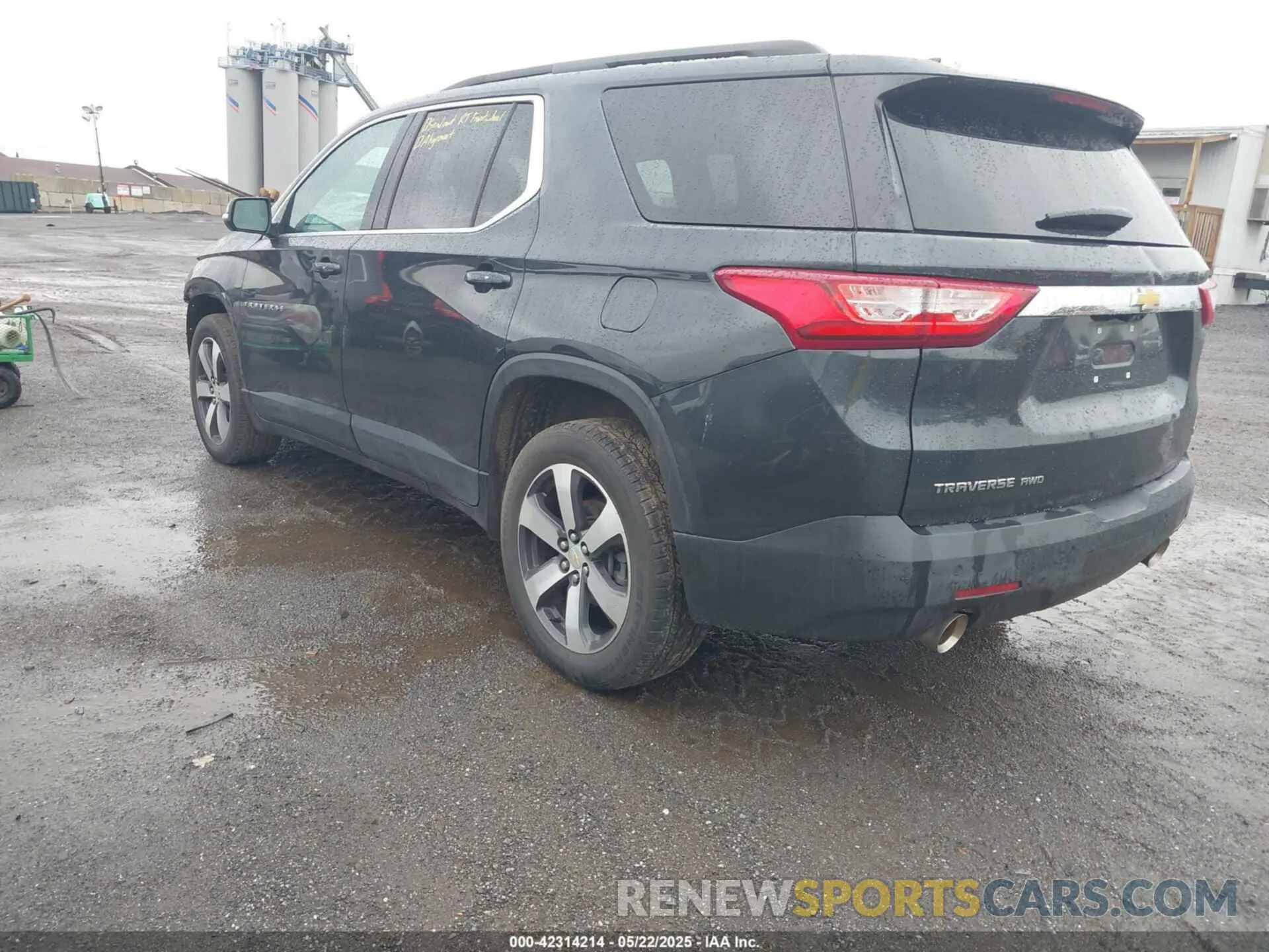 3 Photograph of a damaged car 1GNEVHKW2MJ195002 CHEVROLET TRAVERSE 2021