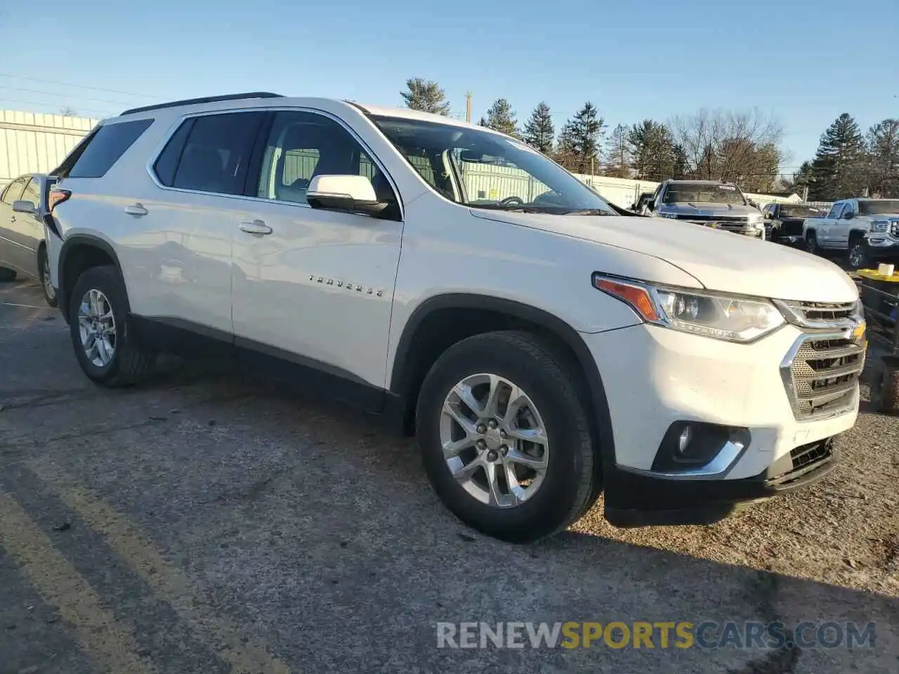 4 Photograph of a damaged car 1GNEVHKW2MJ251617 CHEVROLET TRAVERSE 2021