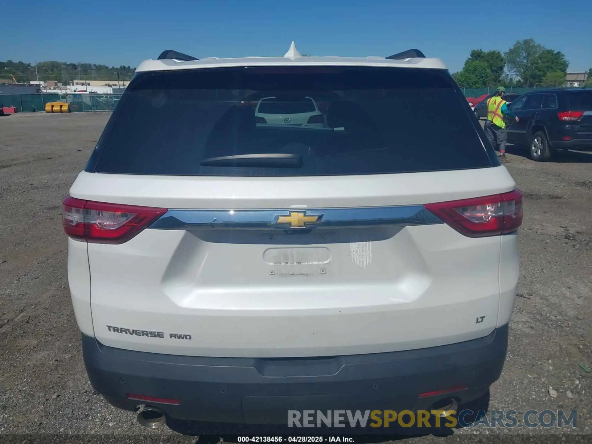 16 Photograph of a damaged car 1GNEVHKW3MJ151106 CHEVROLET TRAVERSE 2021