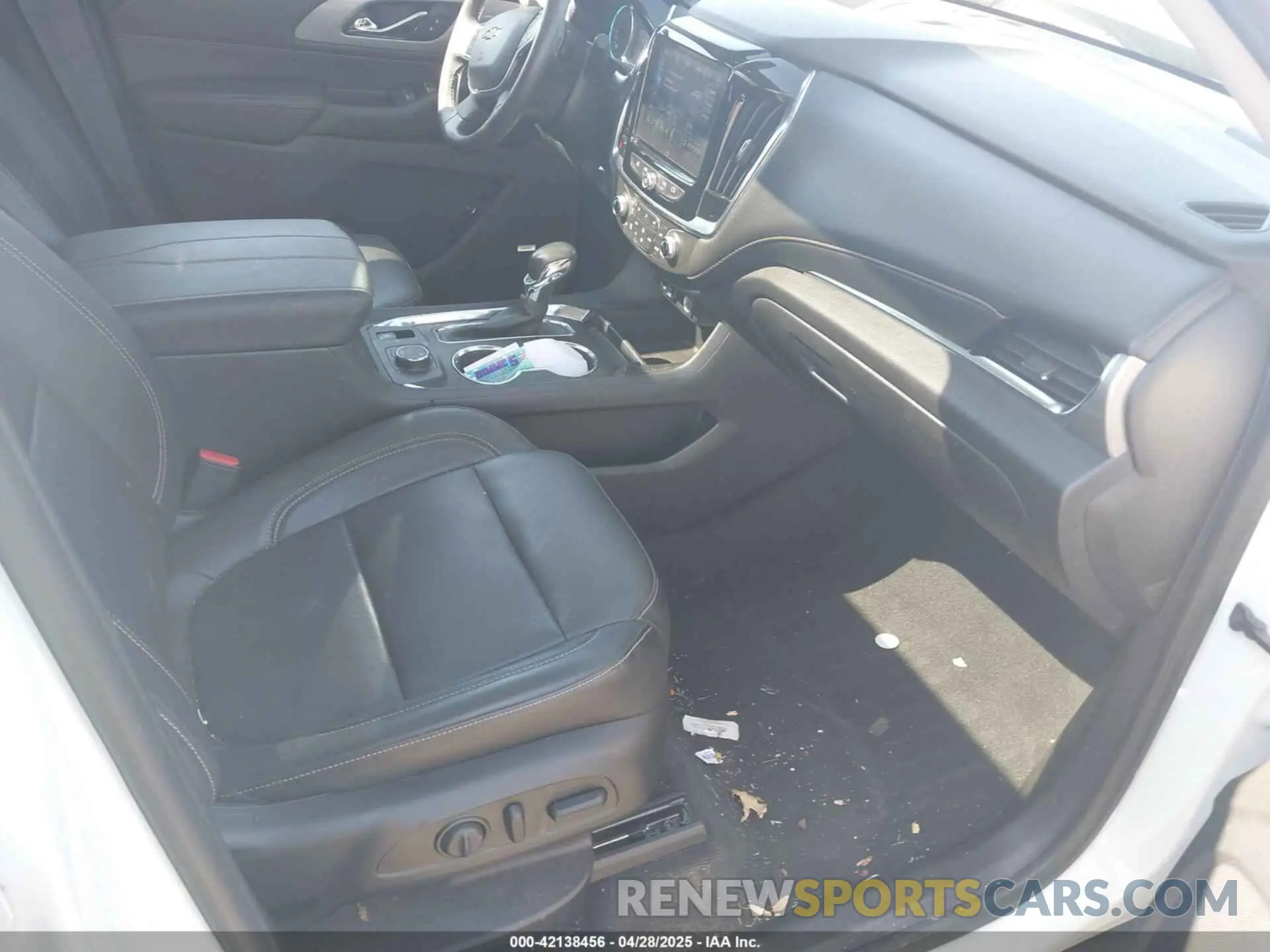 5 Photograph of a damaged car 1GNEVHKW3MJ151106 CHEVROLET TRAVERSE 2021