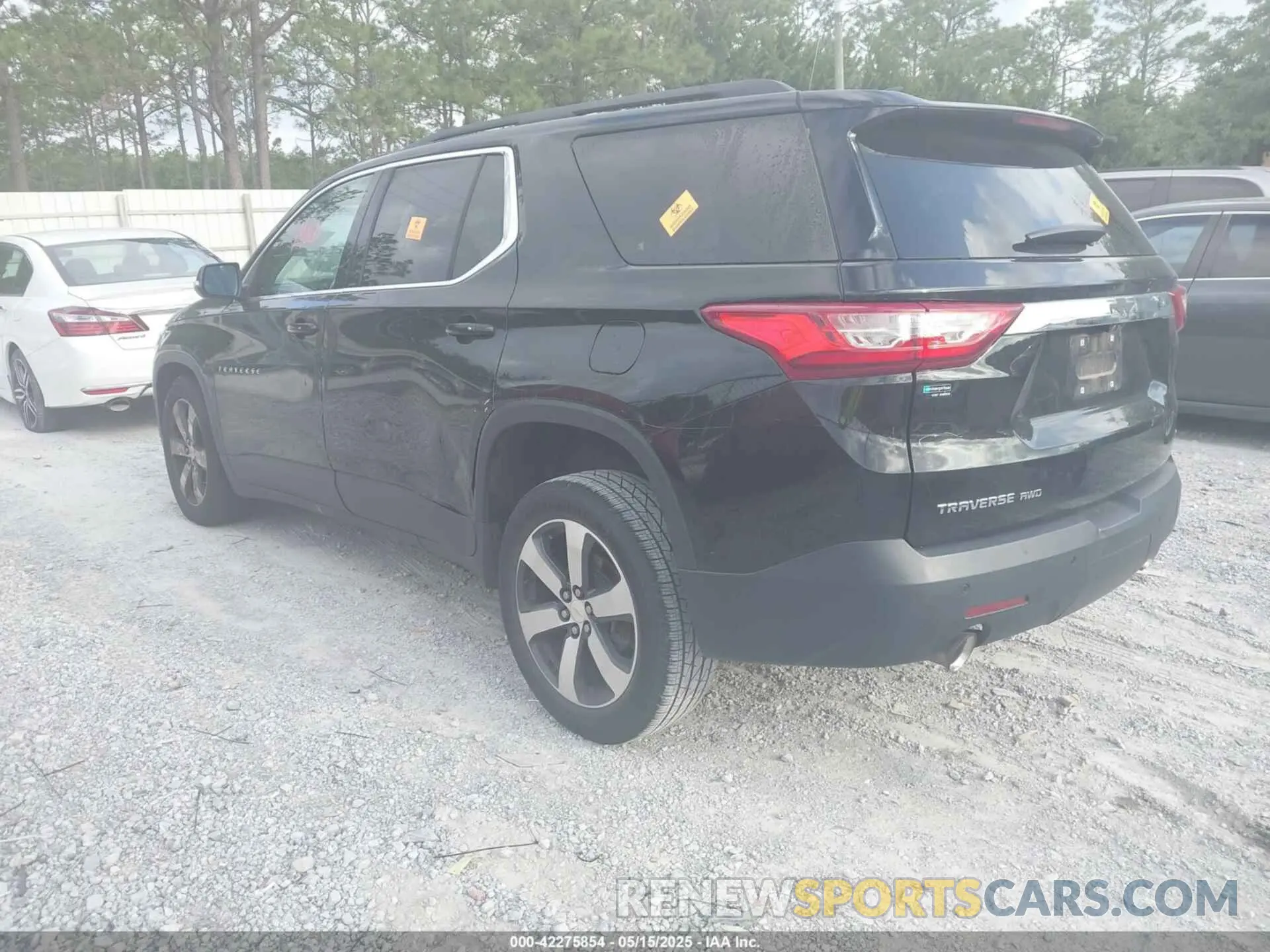 3 Photograph of a damaged car 1GNEVHKW3MJ154300 CHEVROLET TRAVERSE 2021