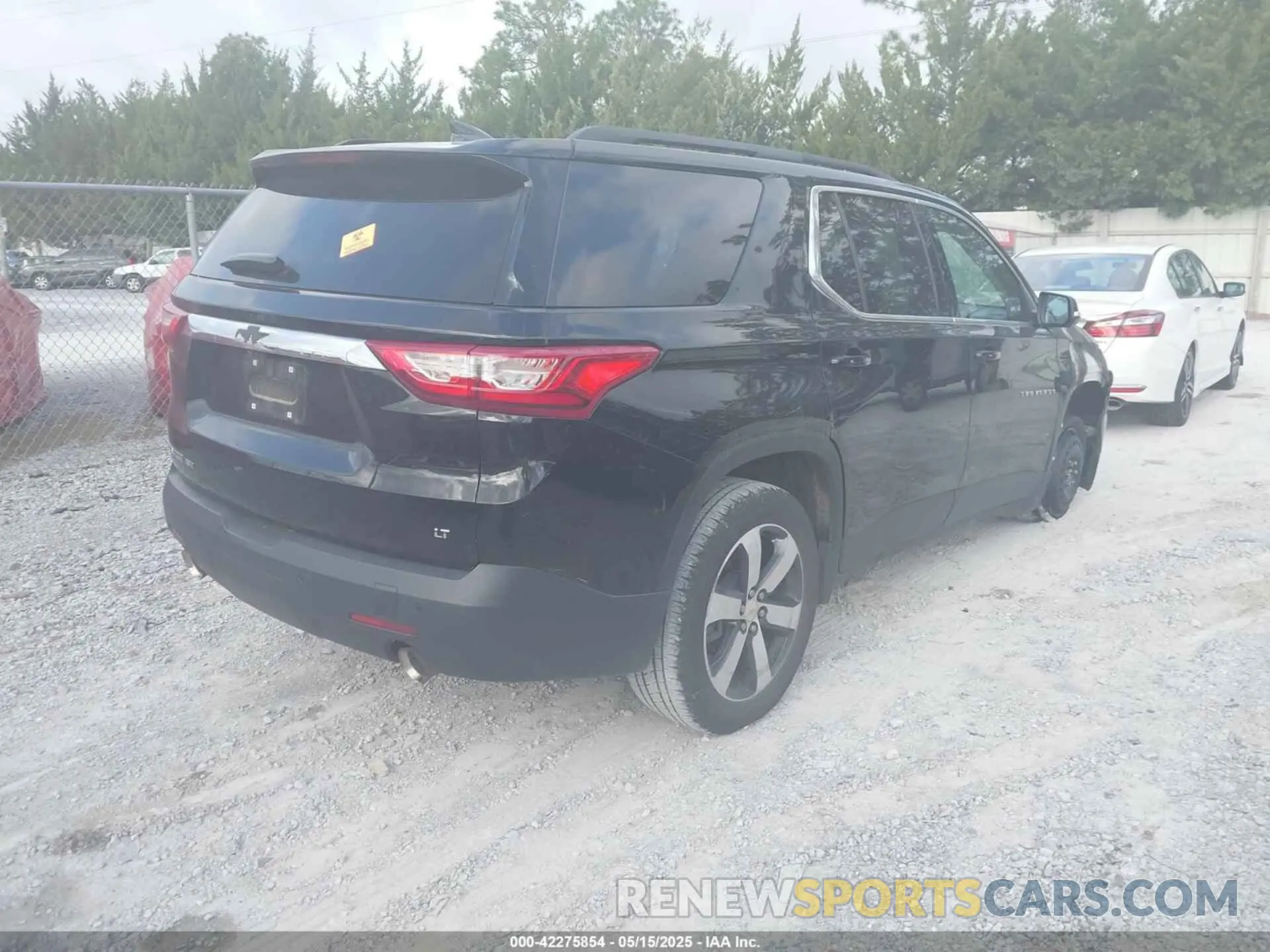 4 Photograph of a damaged car 1GNEVHKW3MJ154300 CHEVROLET TRAVERSE 2021