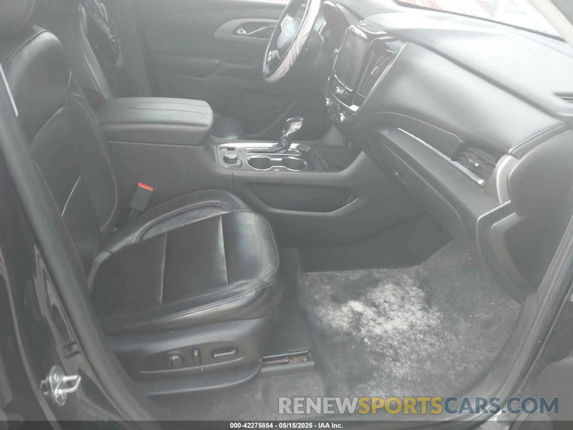 5 Photograph of a damaged car 1GNEVHKW3MJ154300 CHEVROLET TRAVERSE 2021