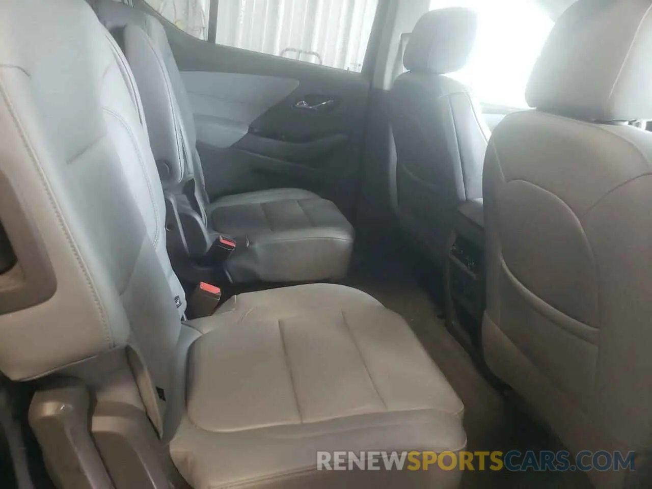 11 Photograph of a damaged car 1GNEVHKW3MJ169167 CHEVROLET TRAVERSE 2021