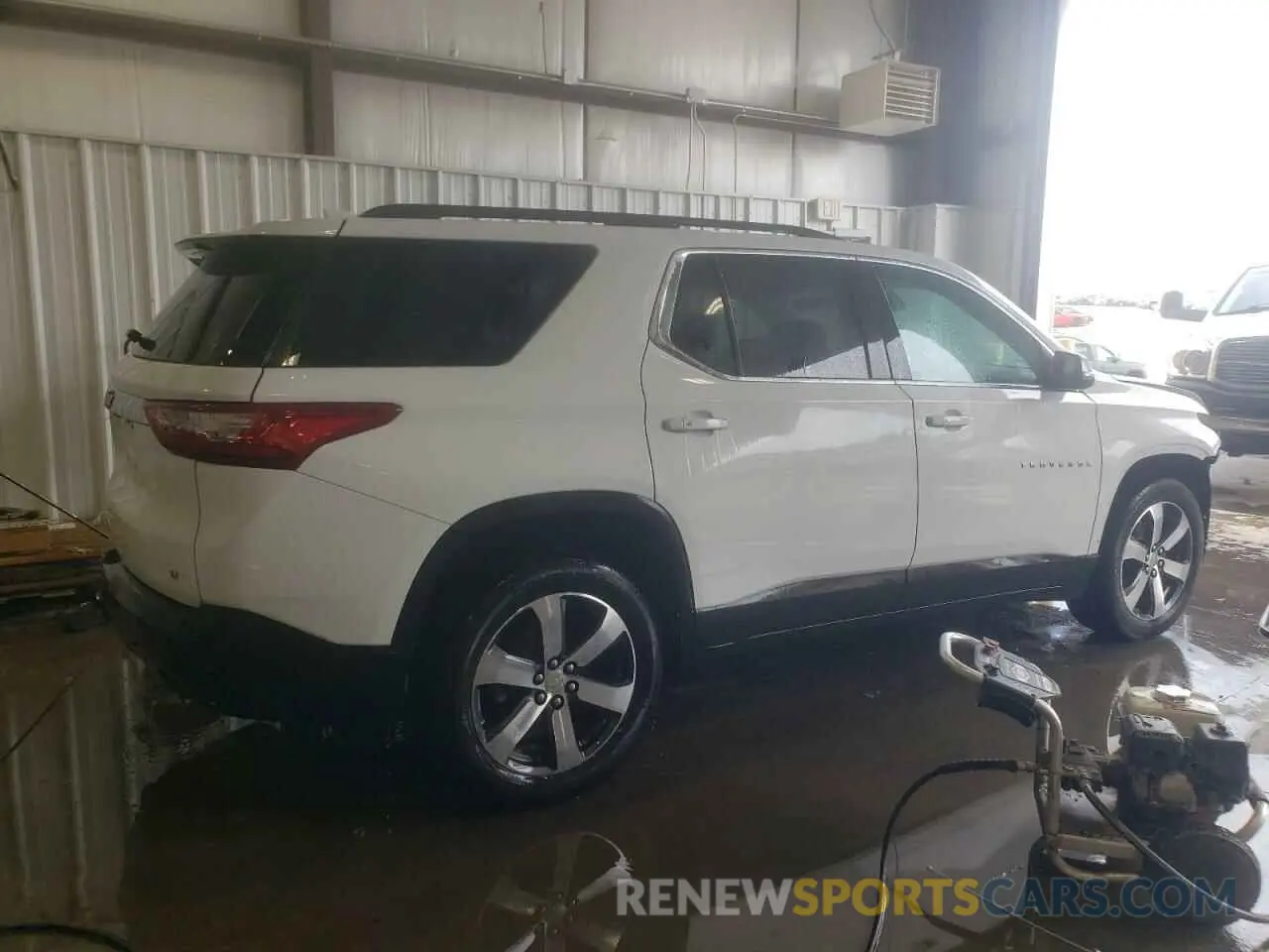 3 Photograph of a damaged car 1GNEVHKW3MJ169167 CHEVROLET TRAVERSE 2021