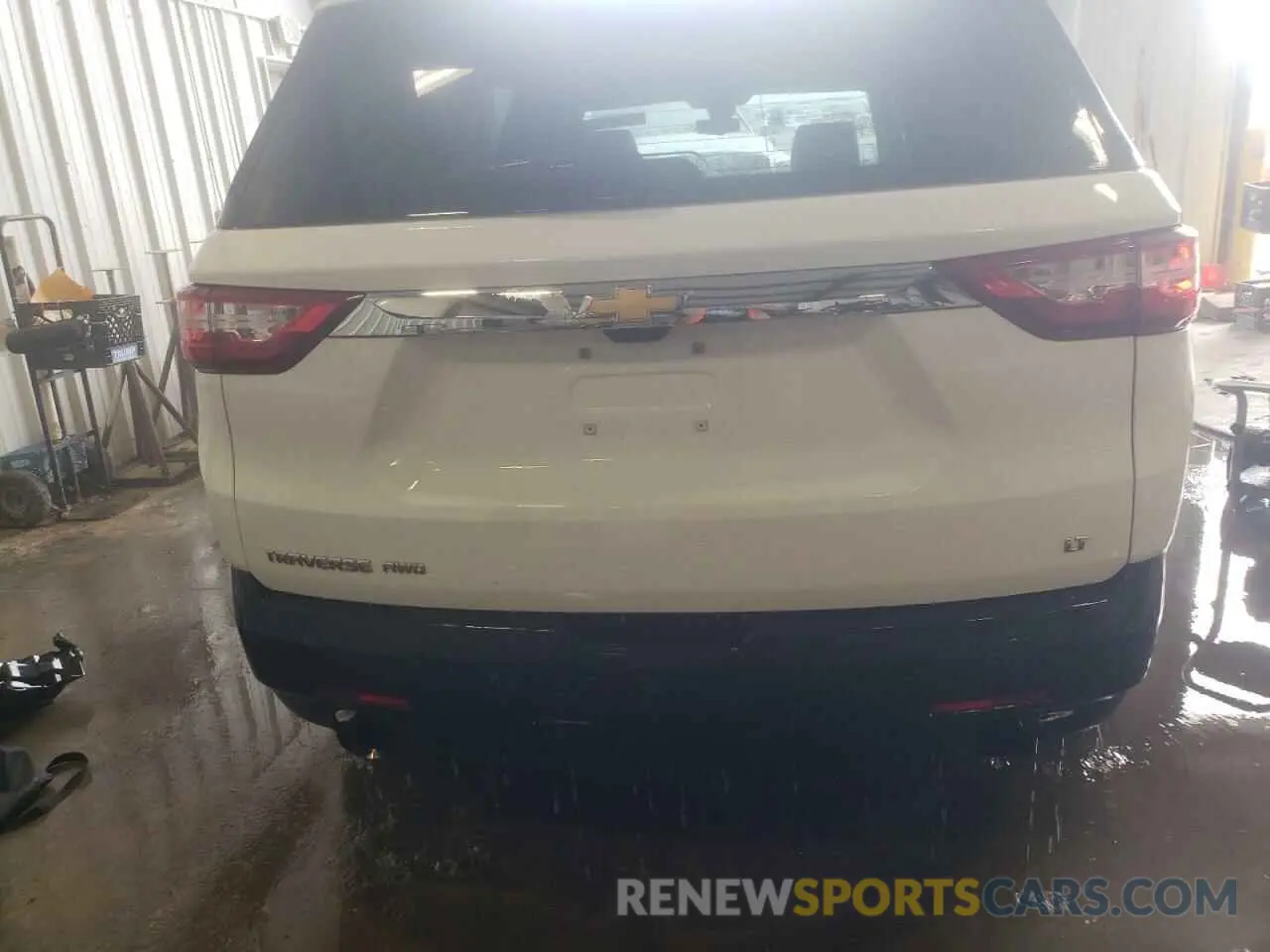 6 Photograph of a damaged car 1GNEVHKW3MJ169167 CHEVROLET TRAVERSE 2021