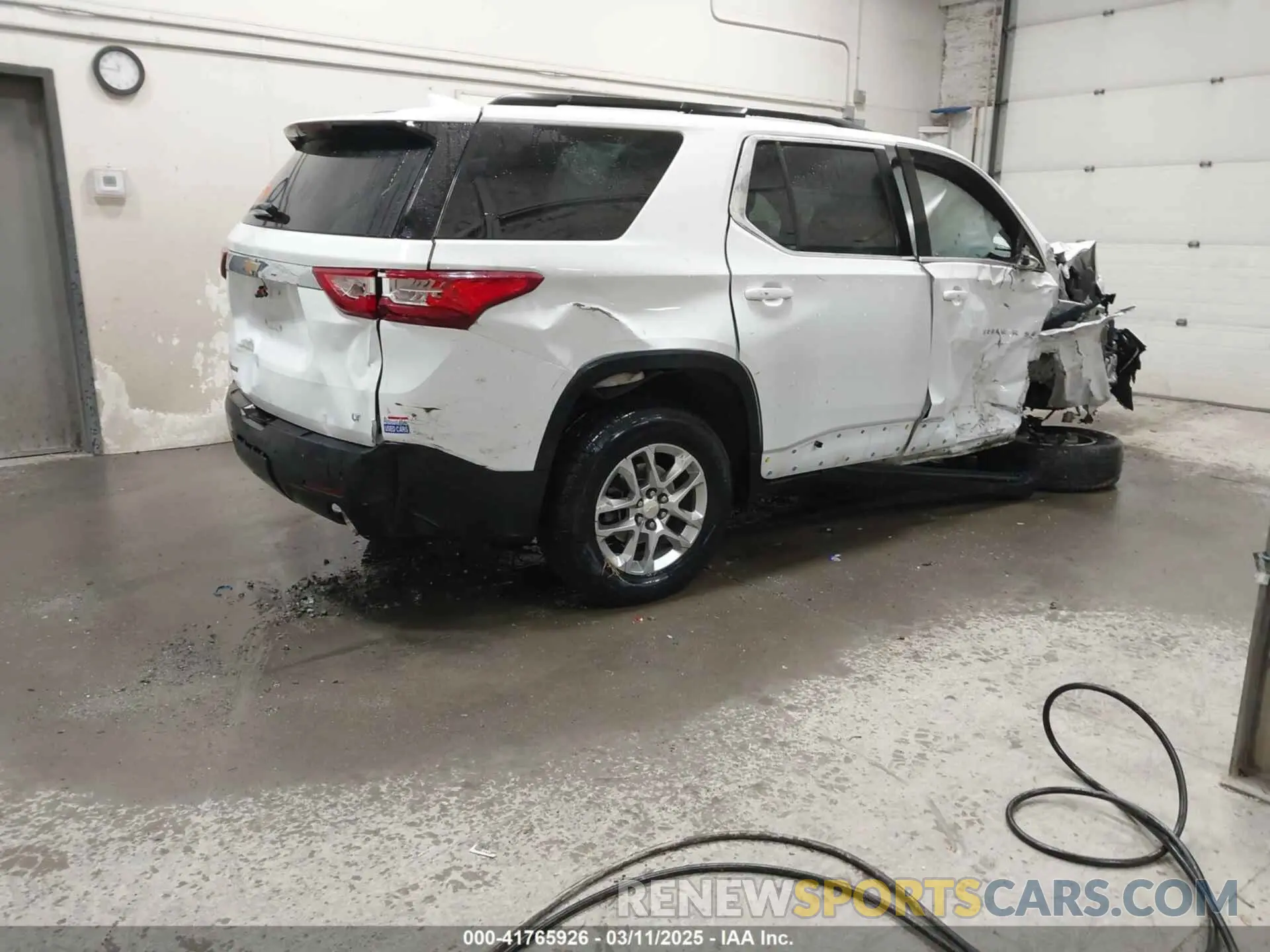 4 Photograph of a damaged car 1GNEVHKW3MJ220313 CHEVROLET TRAVERSE 2021