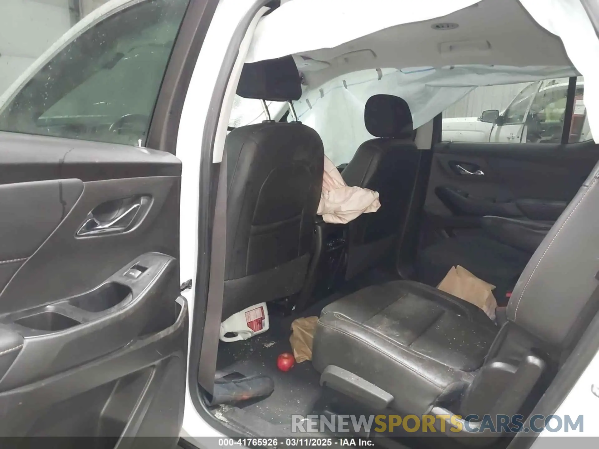 8 Photograph of a damaged car 1GNEVHKW3MJ220313 CHEVROLET TRAVERSE 2021