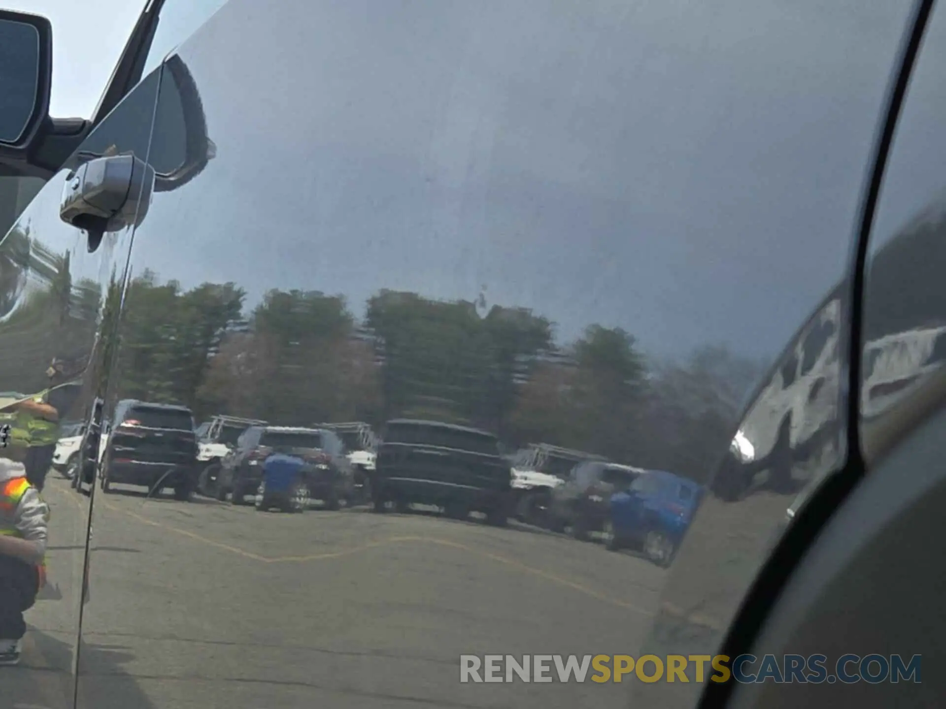 2 Photograph of a damaged car 1GNEVHKW4MJ185278 CHEVROLET TRAVERSE 2021