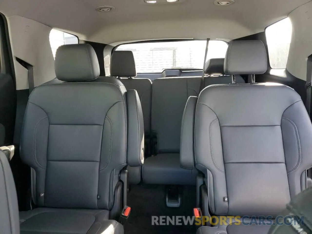 10 Photograph of a damaged car 1GNEVHKW4MJ185622 CHEVROLET TRAVERSE 2021