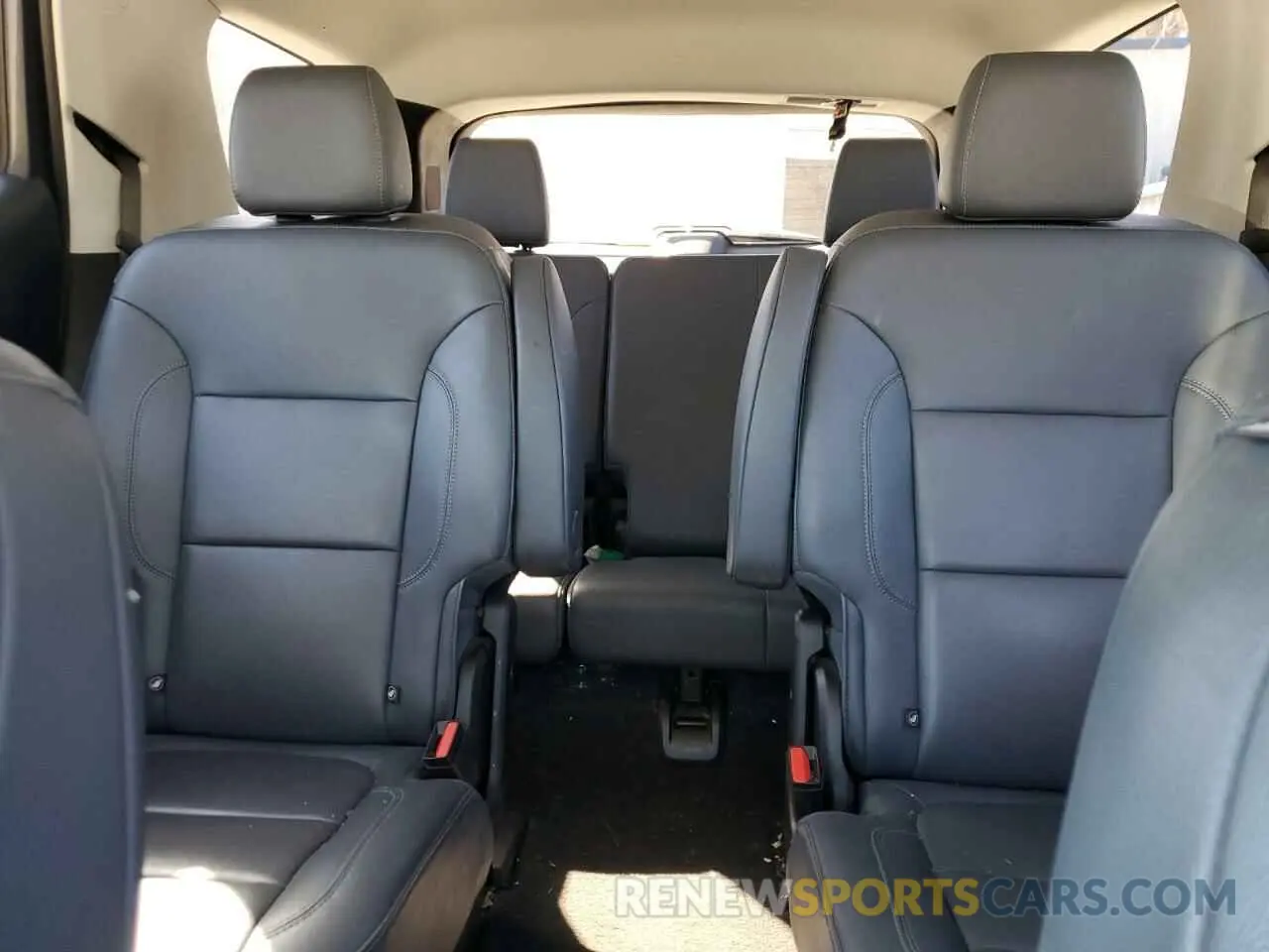 10 Photograph of a damaged car 1GNEVHKW5MJ157974 CHEVROLET TRAVERSE 2021
