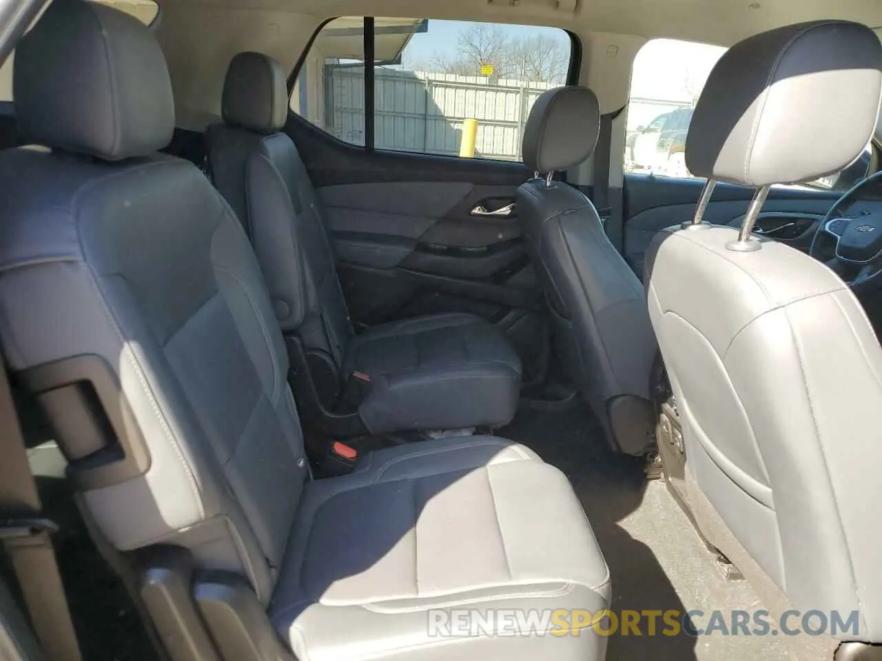 11 Photograph of a damaged car 1GNEVHKW5MJ157974 CHEVROLET TRAVERSE 2021