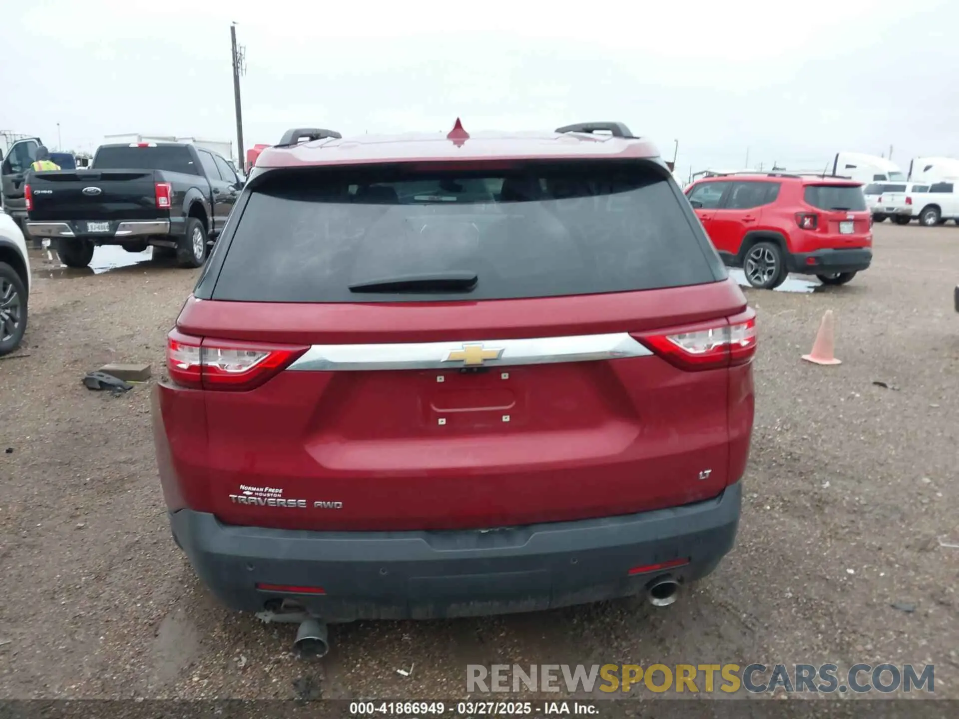 16 Photograph of a damaged car 1GNEVHKW5MJ204694 CHEVROLET TRAVERSE 2021